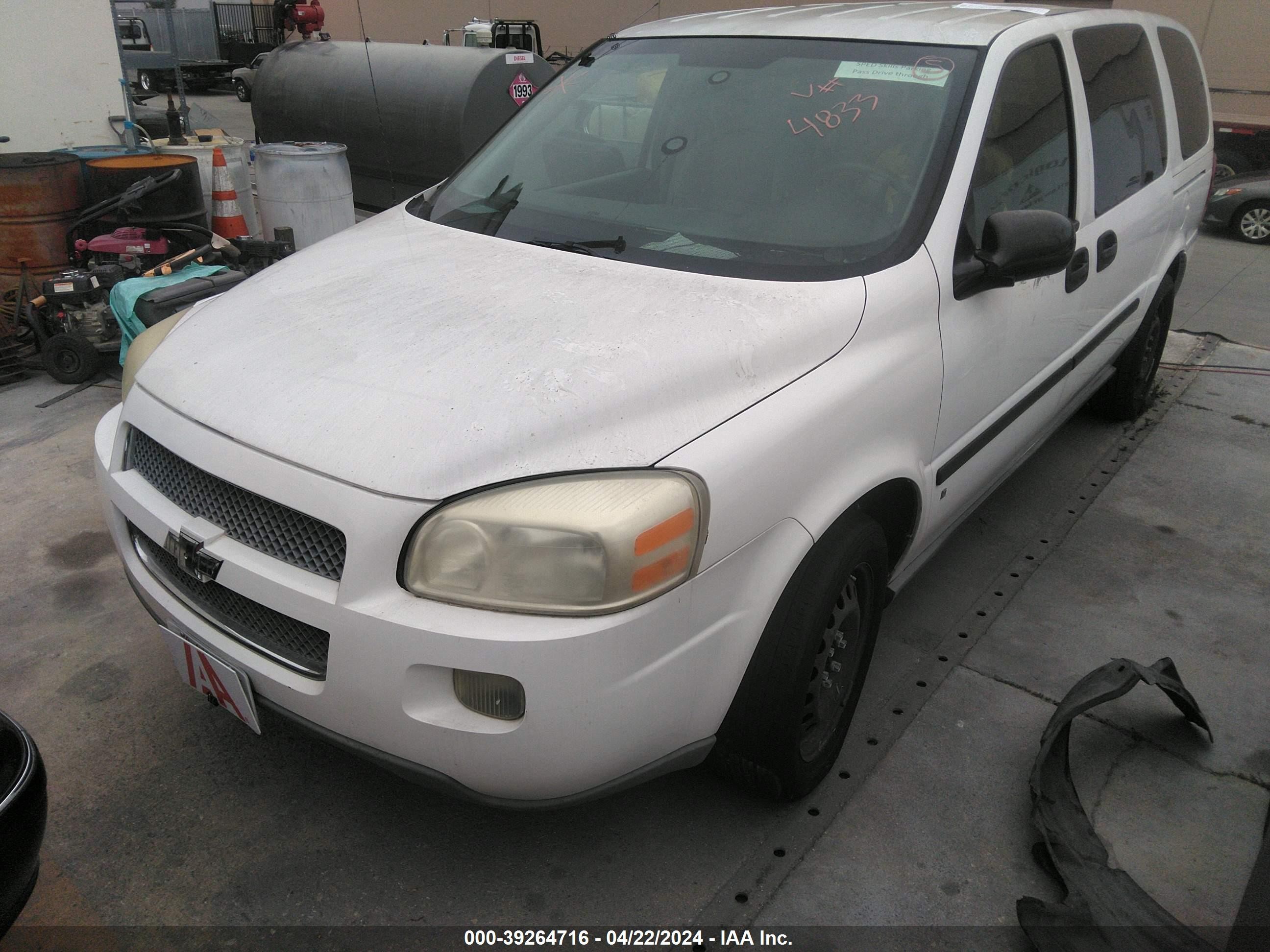 Photo 1 VIN: 1GNDV23WX8D134833 - CHEVROLET UPLANDER 