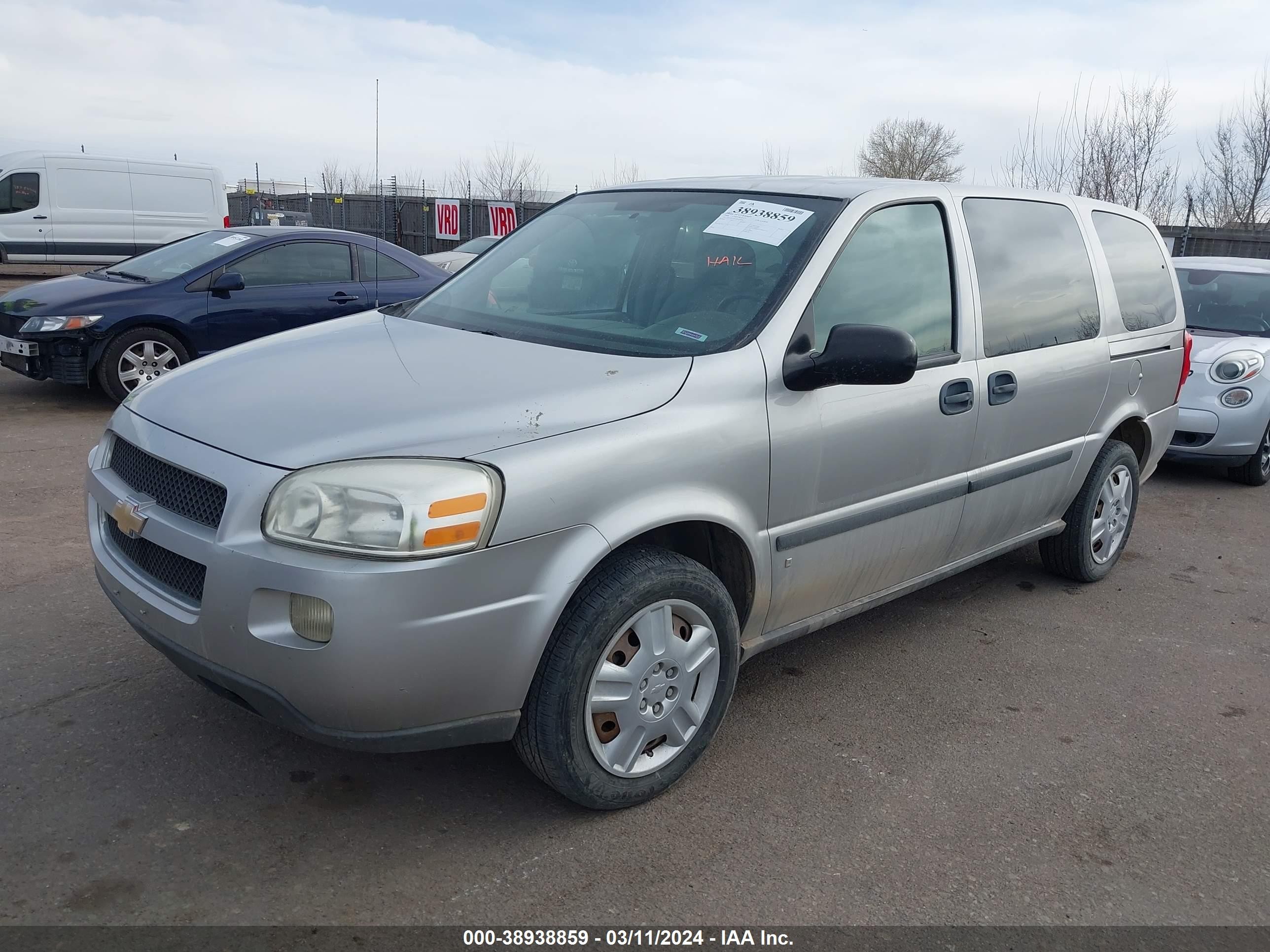 Photo 1 VIN: 1GNDV23WX8D182106 - CHEVROLET UPLANDER 