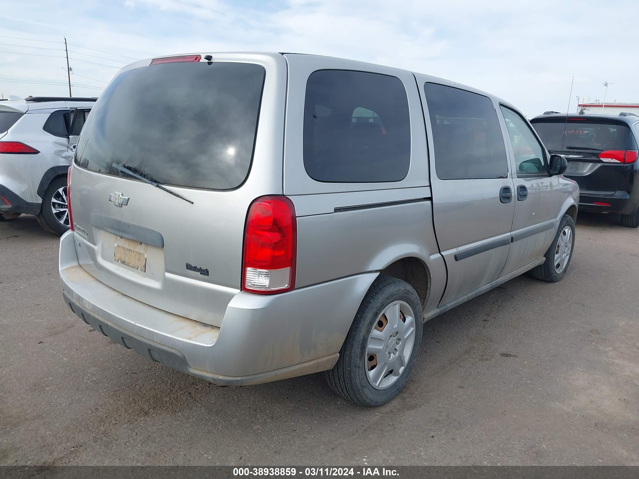 Photo 3 VIN: 1GNDV23WX8D182106 - CHEVROLET UPLANDER 