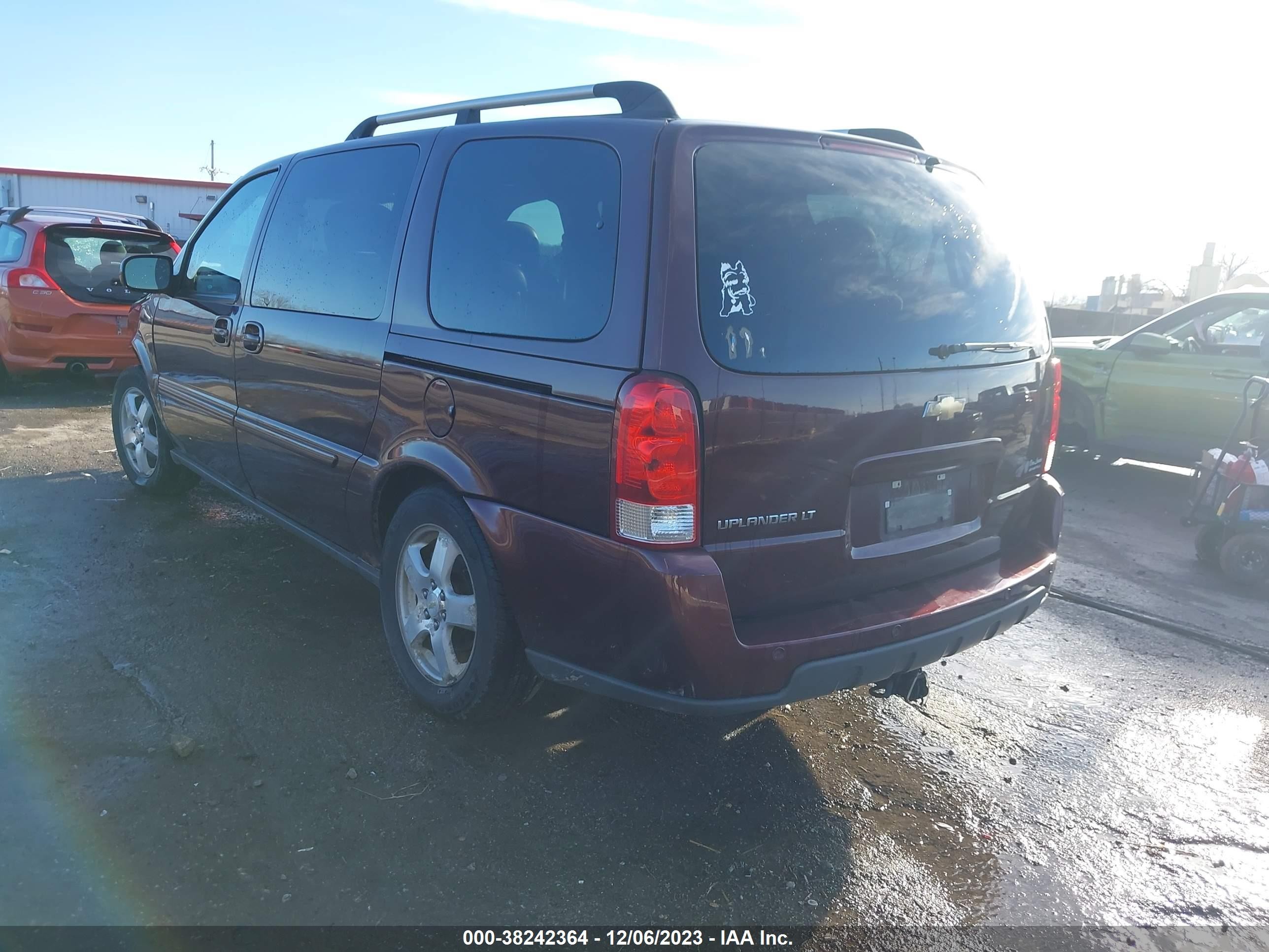 Photo 2 VIN: 1GNDV33198D186867 - CHEVROLET UPLANDER 