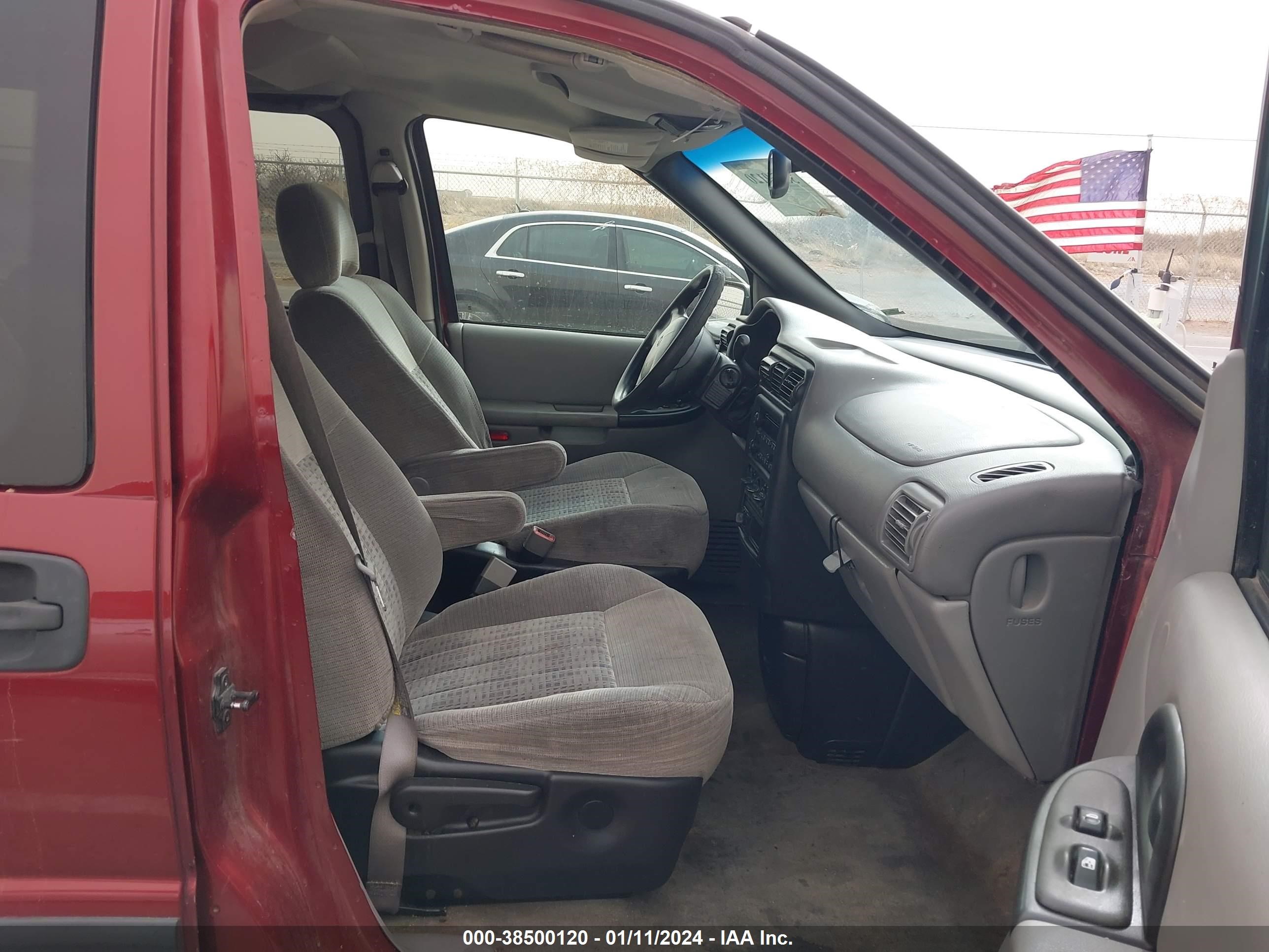 Photo 4 VIN: 1GNDX03E03D280656 - CHEVROLET VENTURE 