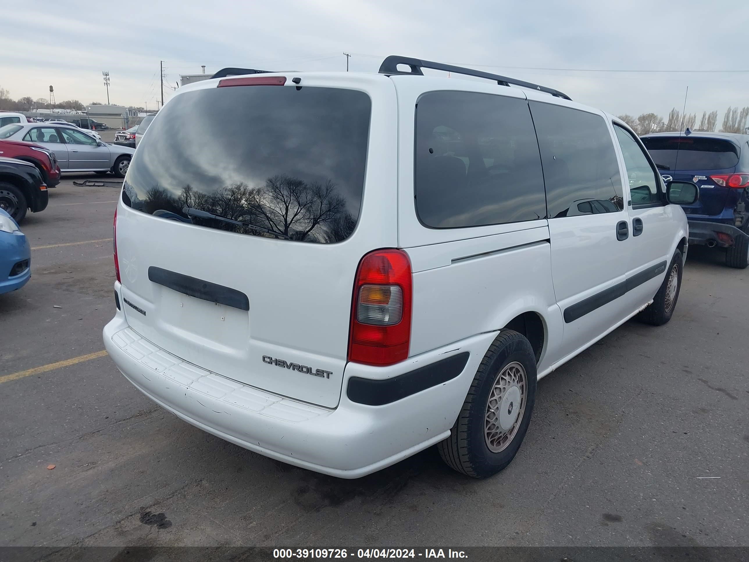 Photo 3 VIN: 1GNDX03E24D187929 - CHEVROLET VENTURE 