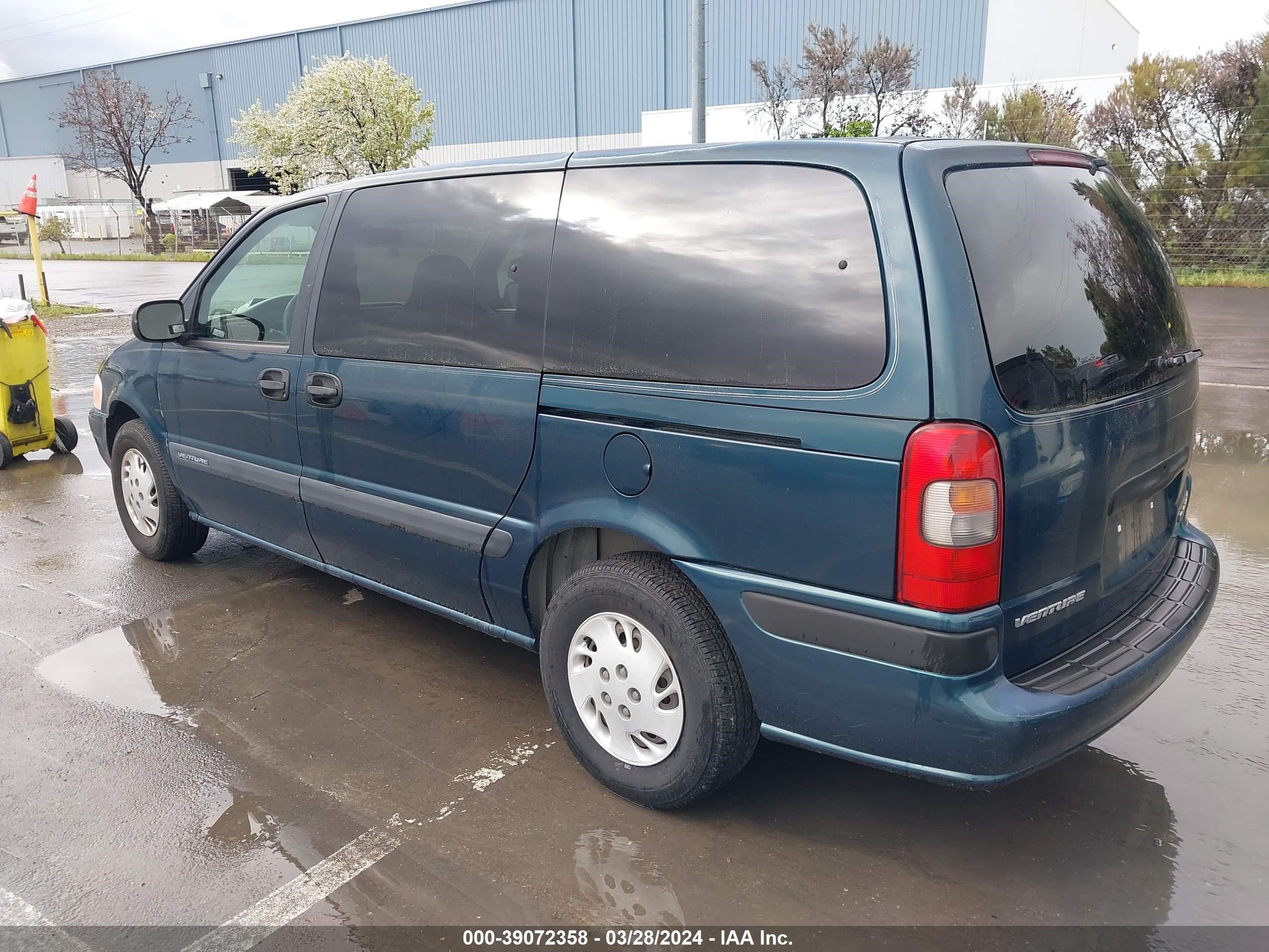 Photo 2 VIN: 1GNDX03E2WD128771 - CHEVROLET VENTURE 