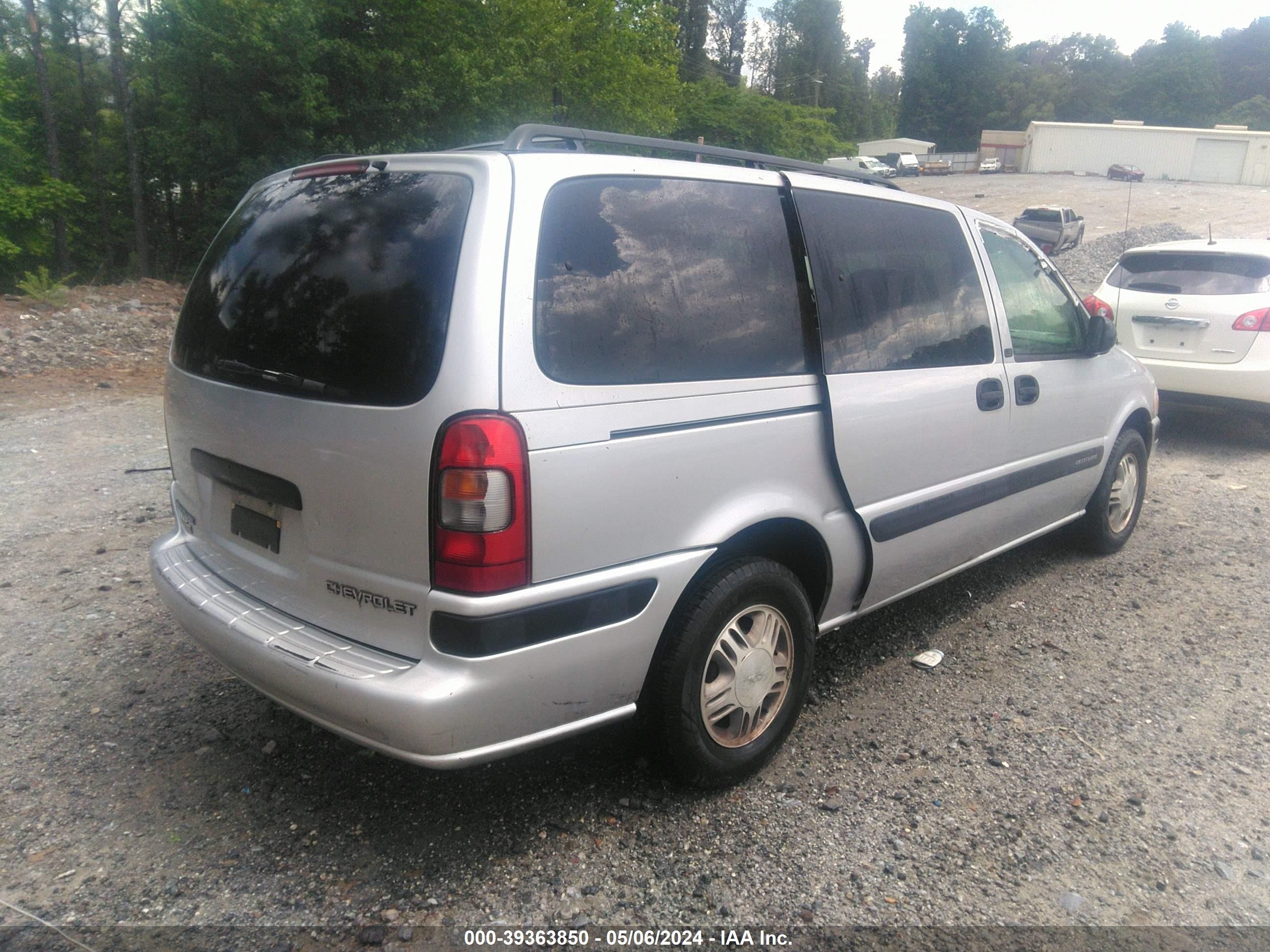 Photo 3 VIN: 1GNDX03E43D153201 - CHEVROLET VENTURE 