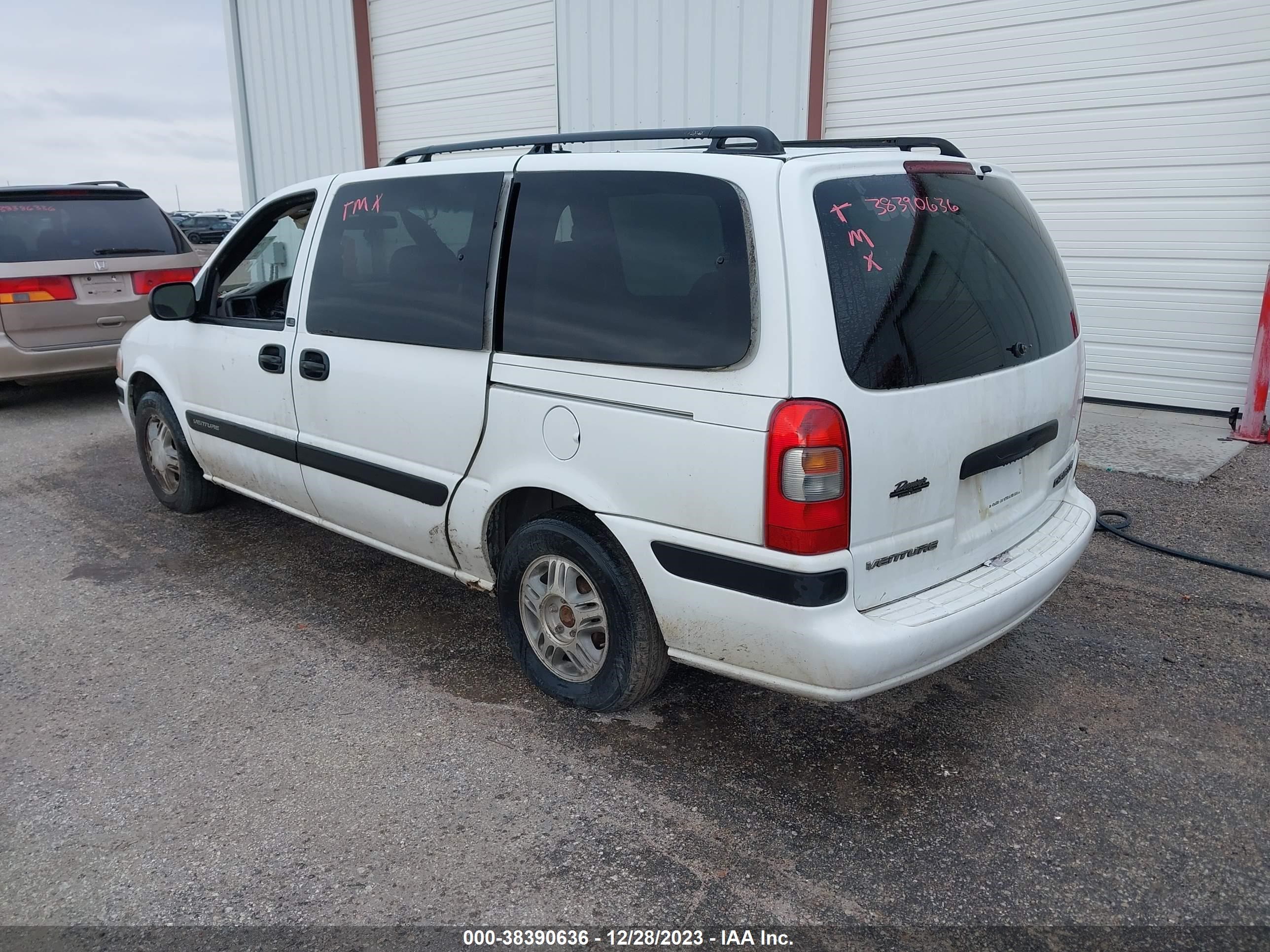 Photo 2 VIN: 1GNDX03E64D197119 - CHEVROLET VENTURE 