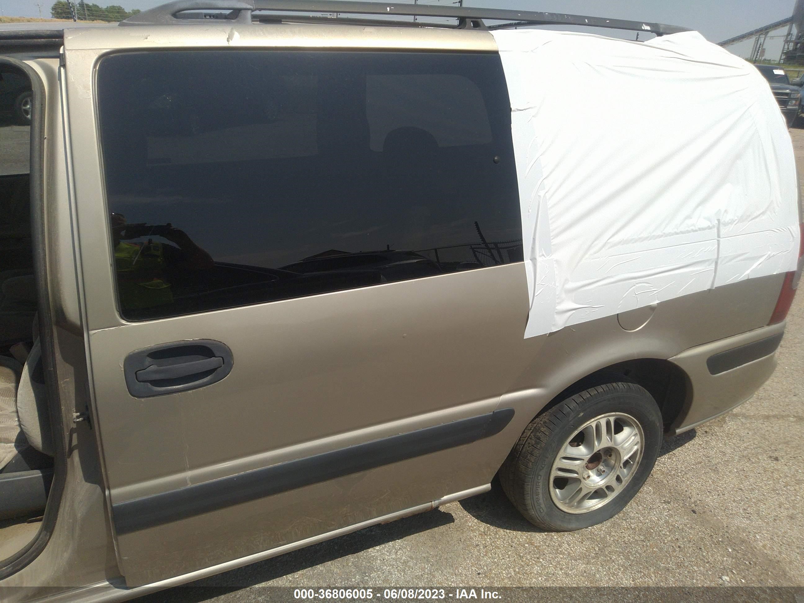 Photo 5 VIN: 1GNDX03EXXD221250 - CHEVROLET VENTURE 