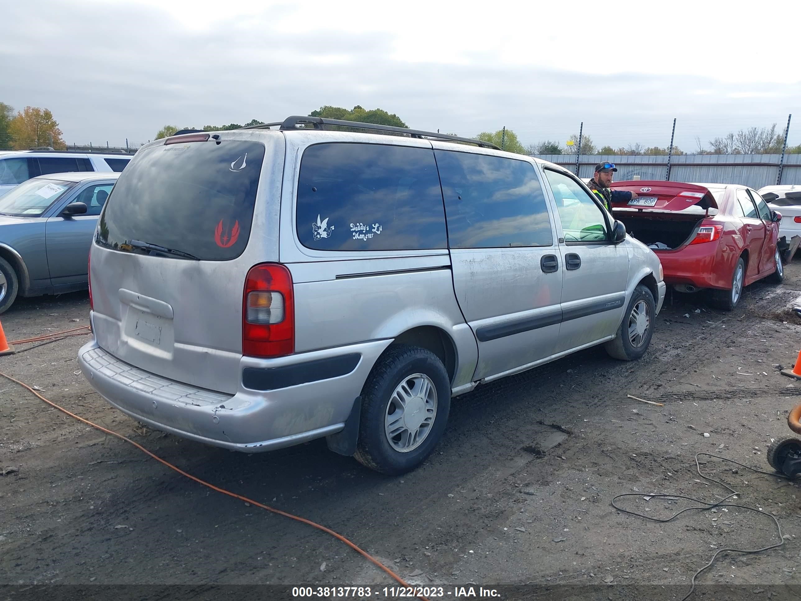 Photo 3 VIN: 1GNDX13E23D281586 - CHEVROLET VENTURE 