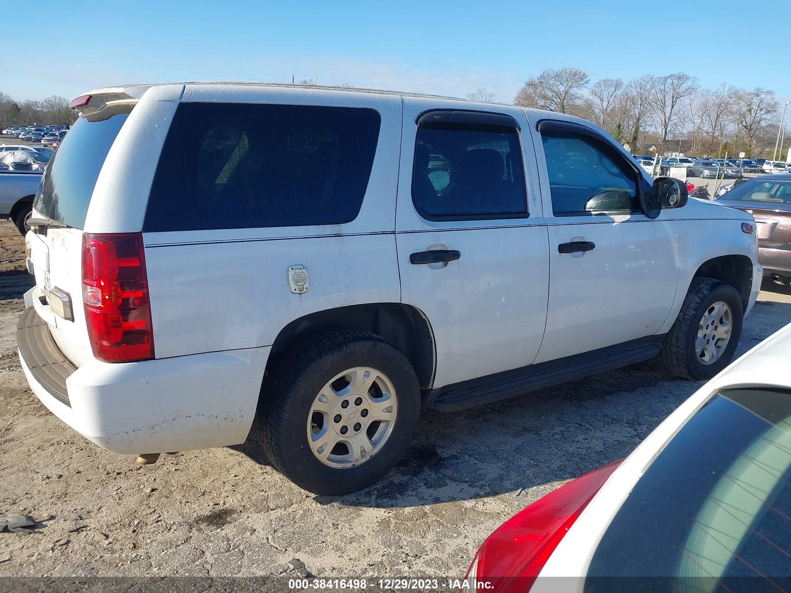 Photo 3 VIN: 1GNEC03027R377080 - CHEVROLET TAHOE 