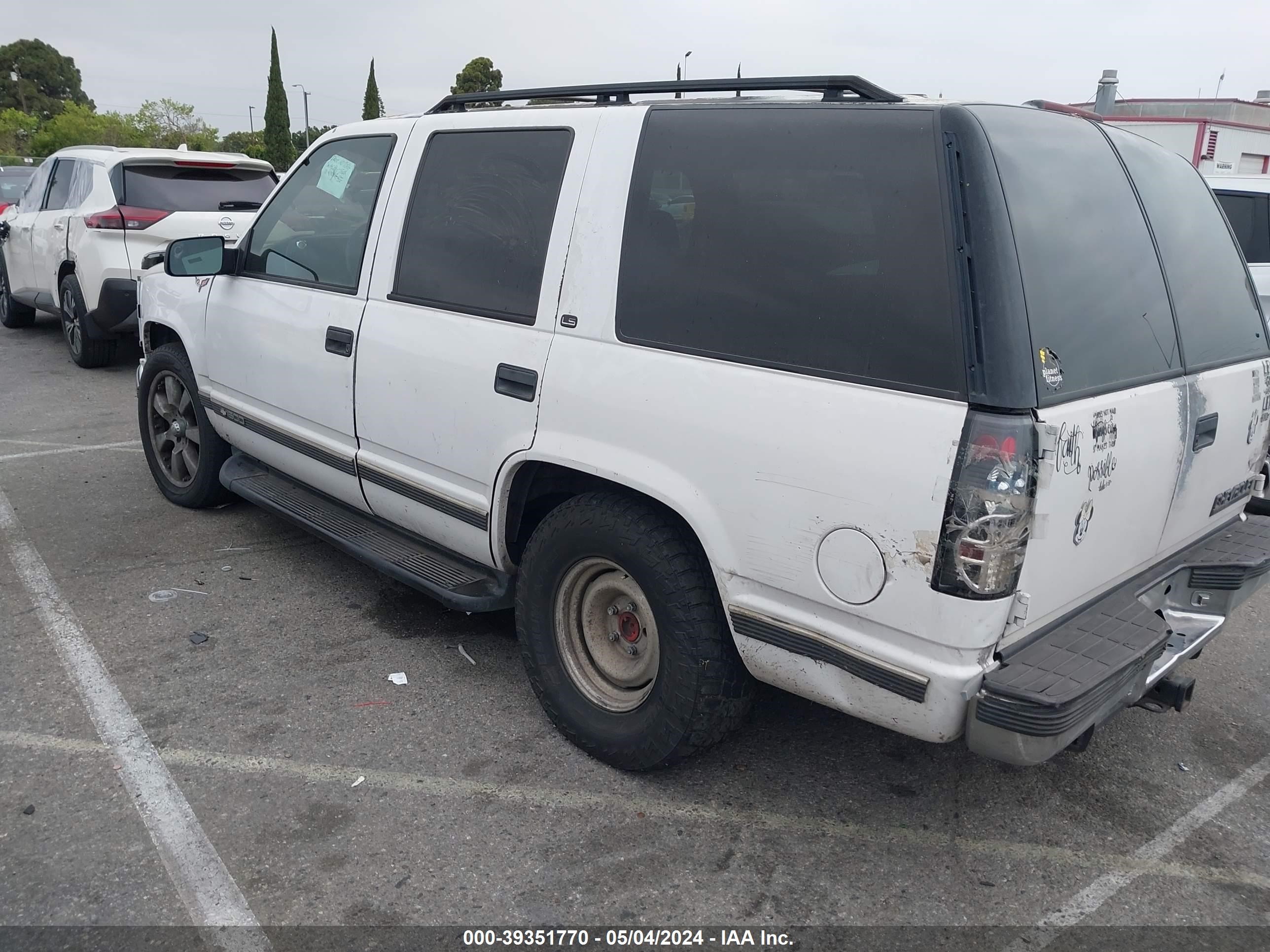 Photo 2 VIN: 1GNEC13R1VJ311569 - CHEVROLET TAHOE 