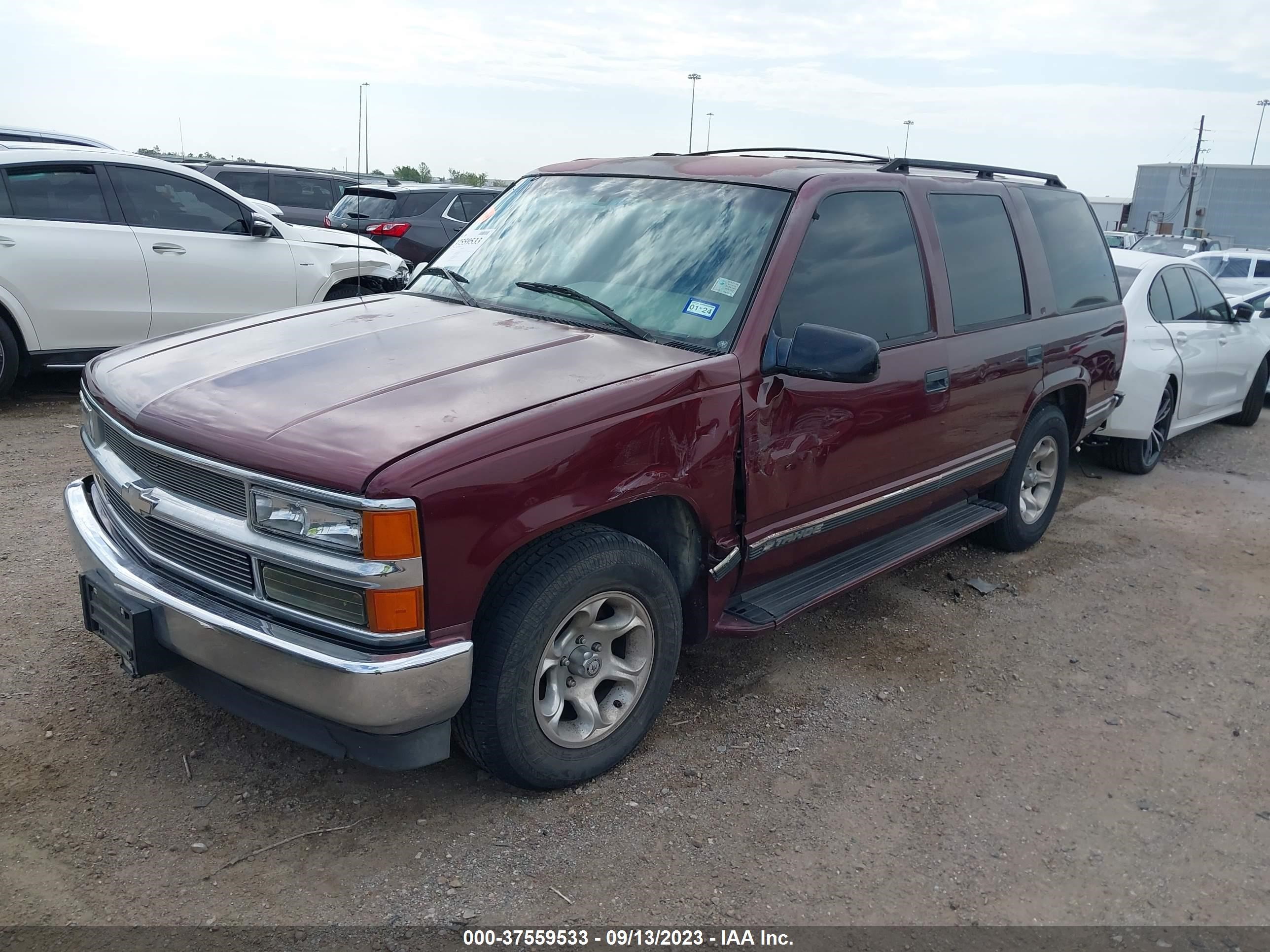 Photo 1 VIN: 1GNEC13R4XJ341104 - CHEVROLET TAHOE 