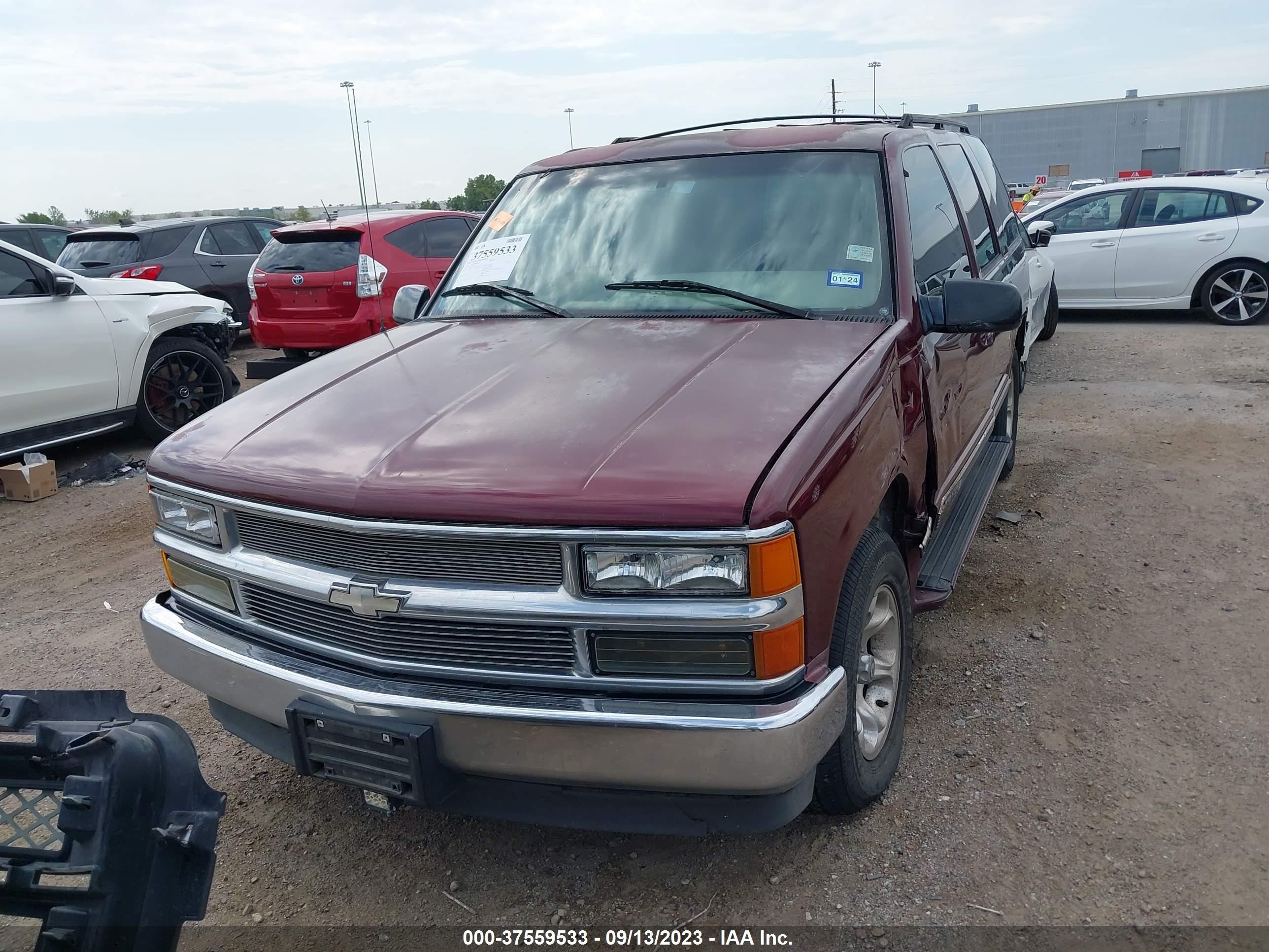 Photo 11 VIN: 1GNEC13R4XJ341104 - CHEVROLET TAHOE 