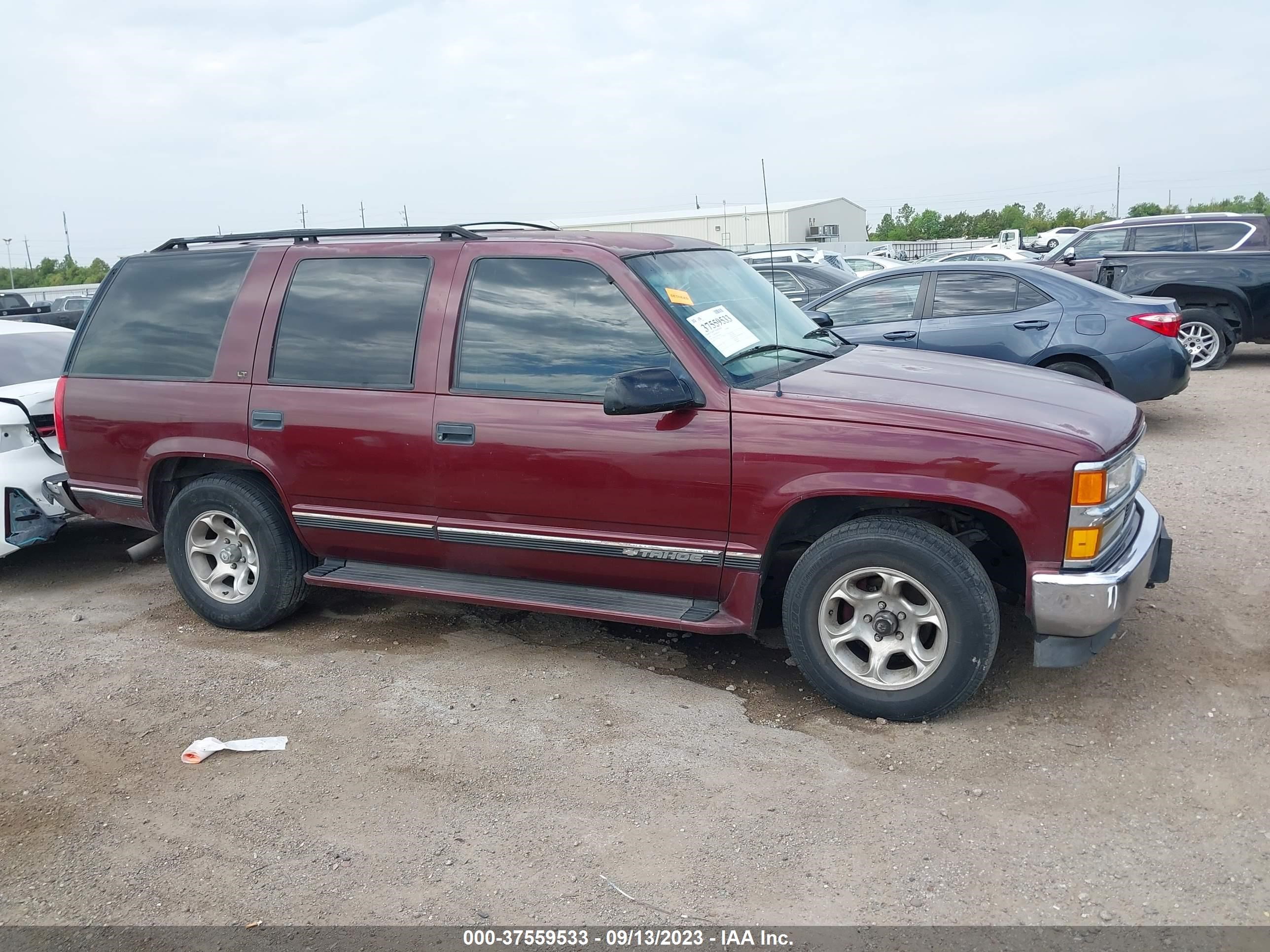 Photo 12 VIN: 1GNEC13R4XJ341104 - CHEVROLET TAHOE 