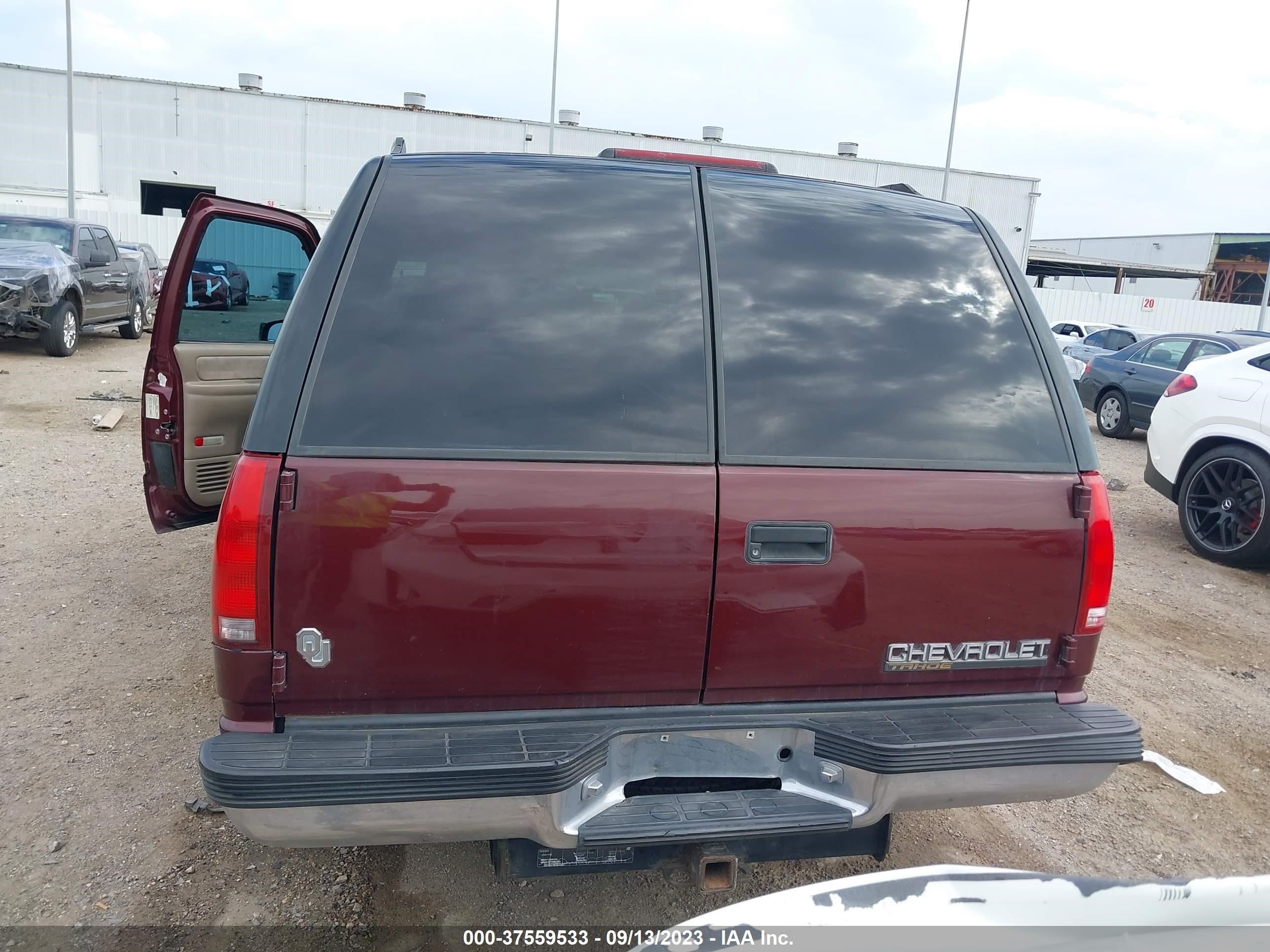 Photo 15 VIN: 1GNEC13R4XJ341104 - CHEVROLET TAHOE 