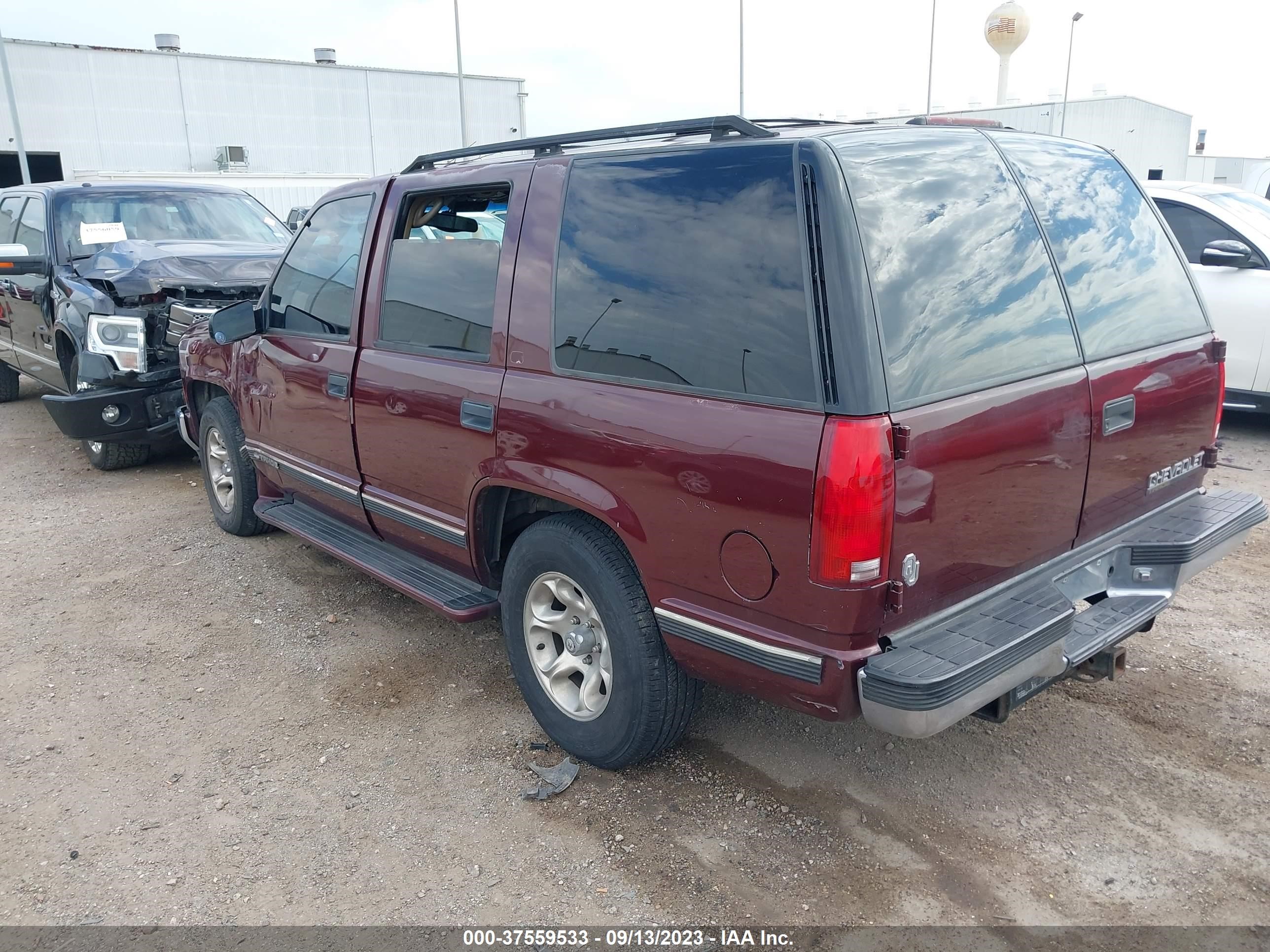 Photo 2 VIN: 1GNEC13R4XJ341104 - CHEVROLET TAHOE 