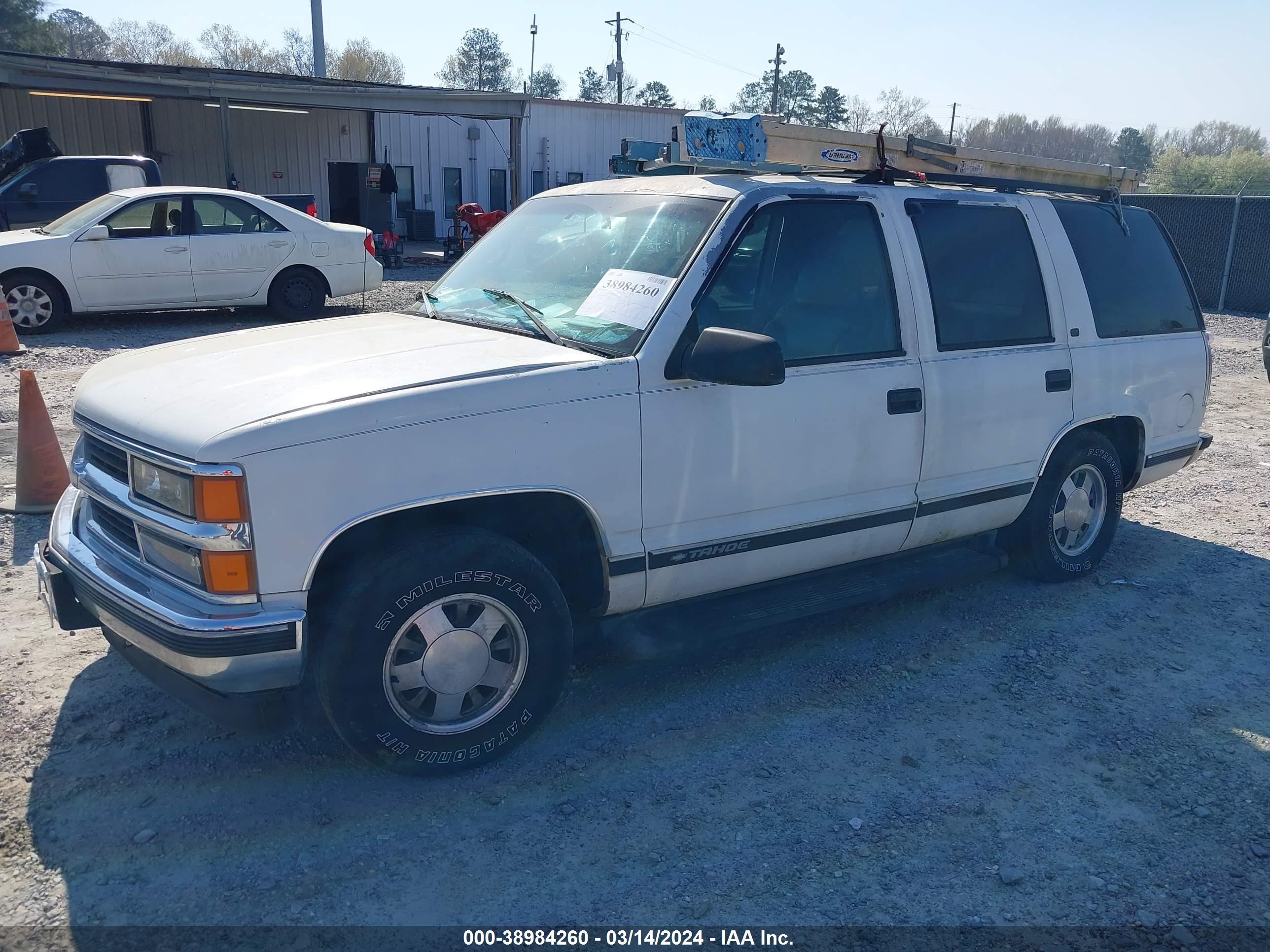 Photo 1 VIN: 1GNEC13R4XJ397995 - CHEVROLET TAHOE 