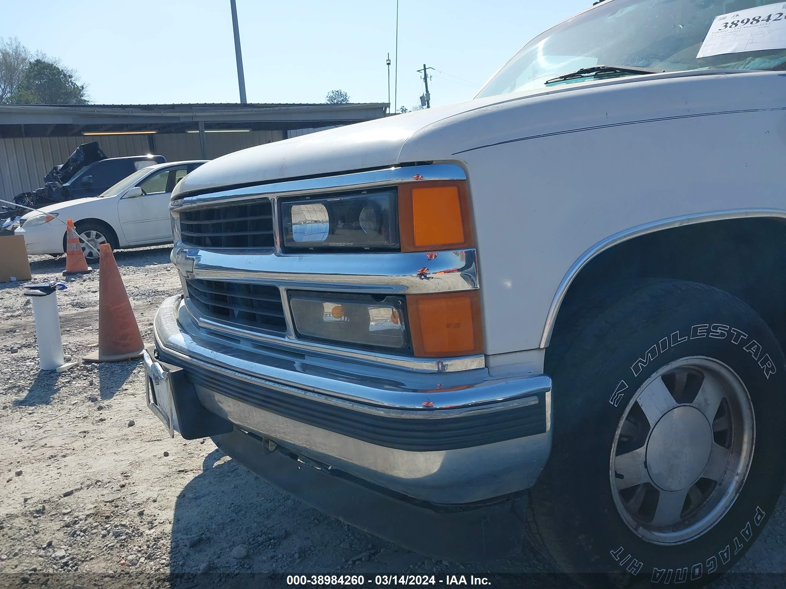 Photo 10 VIN: 1GNEC13R4XJ397995 - CHEVROLET TAHOE 