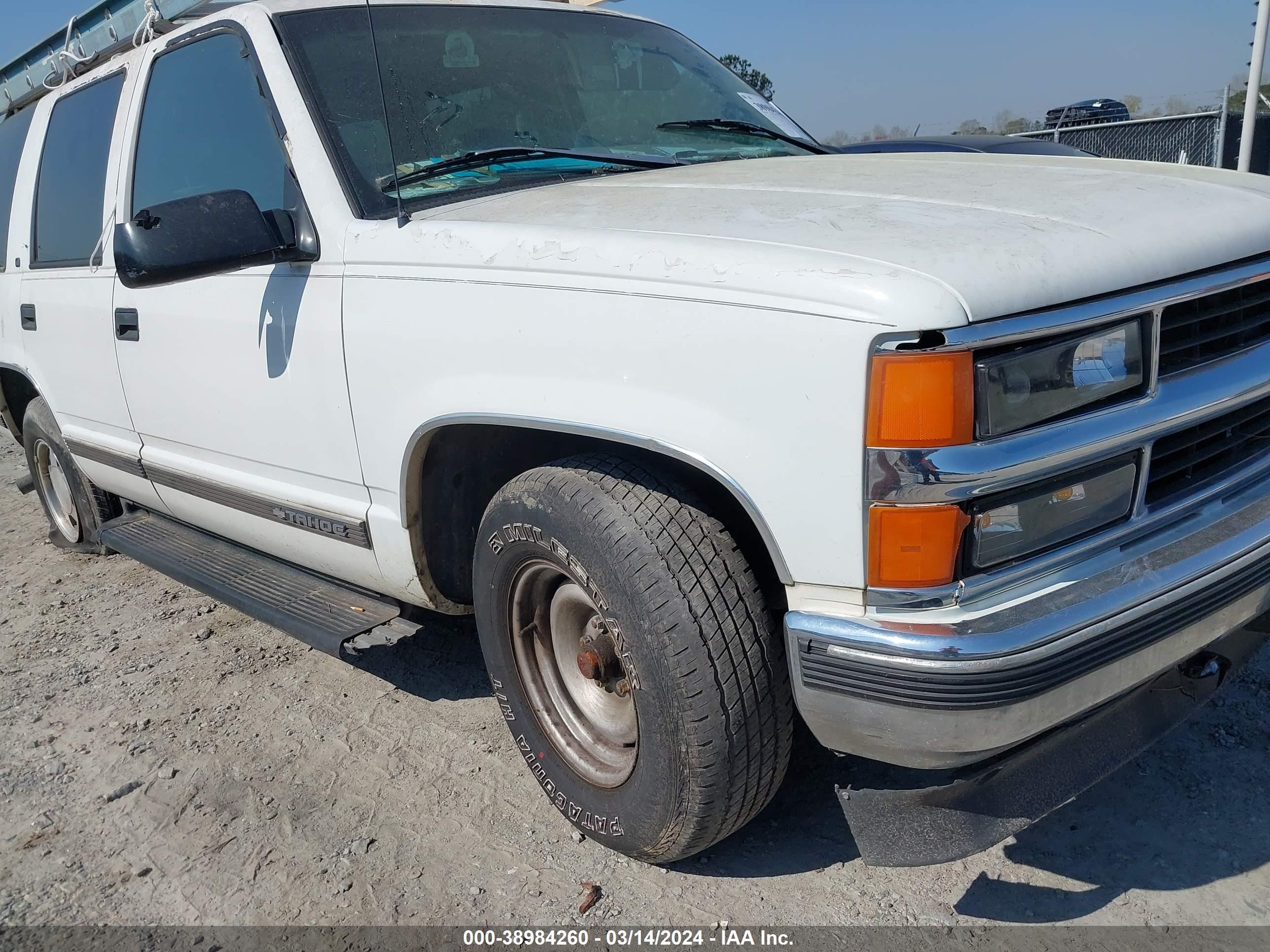 Photo 5 VIN: 1GNEC13R4XJ397995 - CHEVROLET TAHOE 