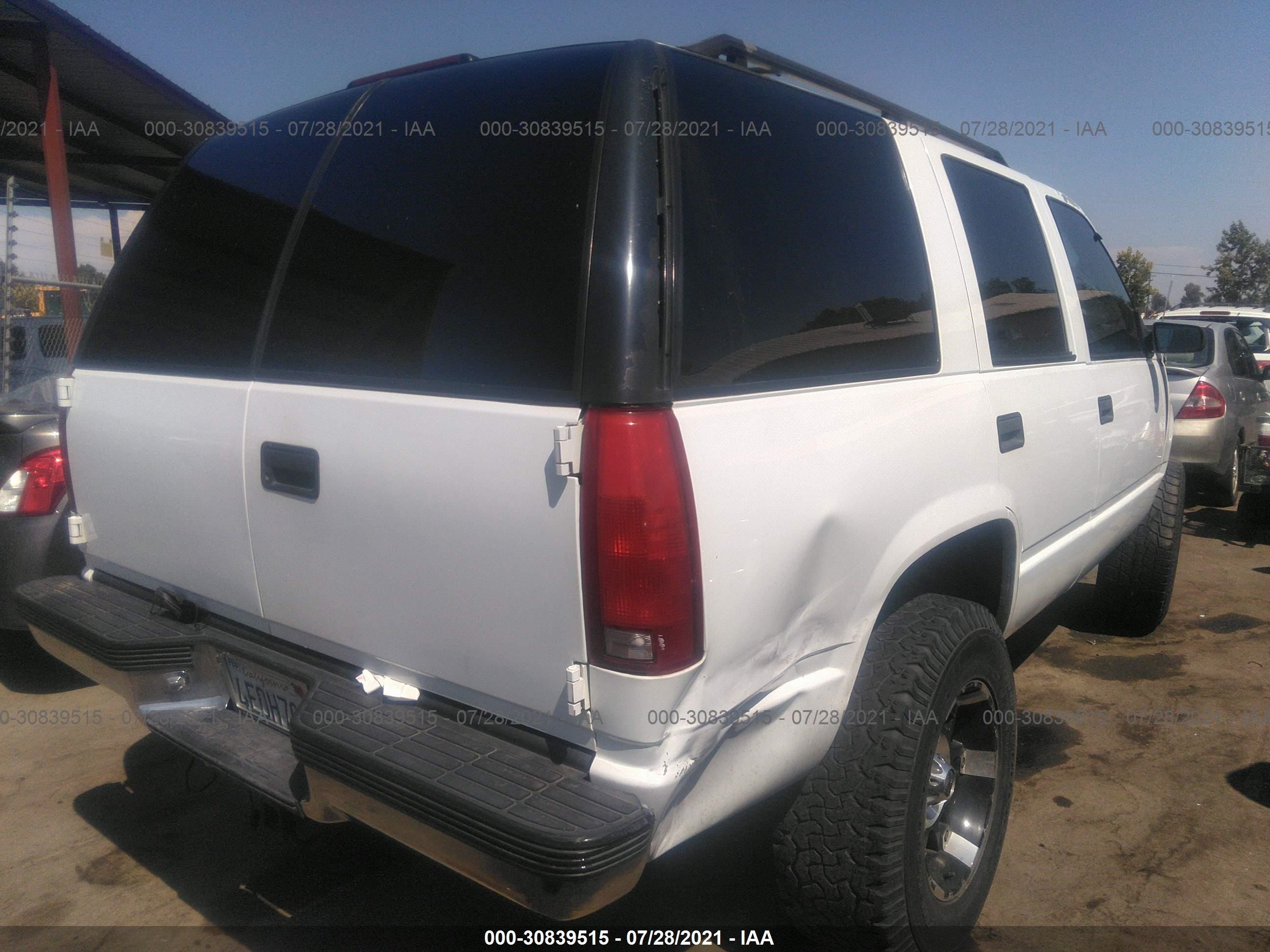 Photo 3 VIN: 1GNEC13R4XJ454096 - CHEVROLET TAHOE 