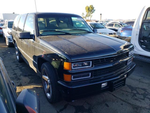 Photo 3 VIN: 1GNEC13R5YR229981 - CHEVROLET TAHOE 