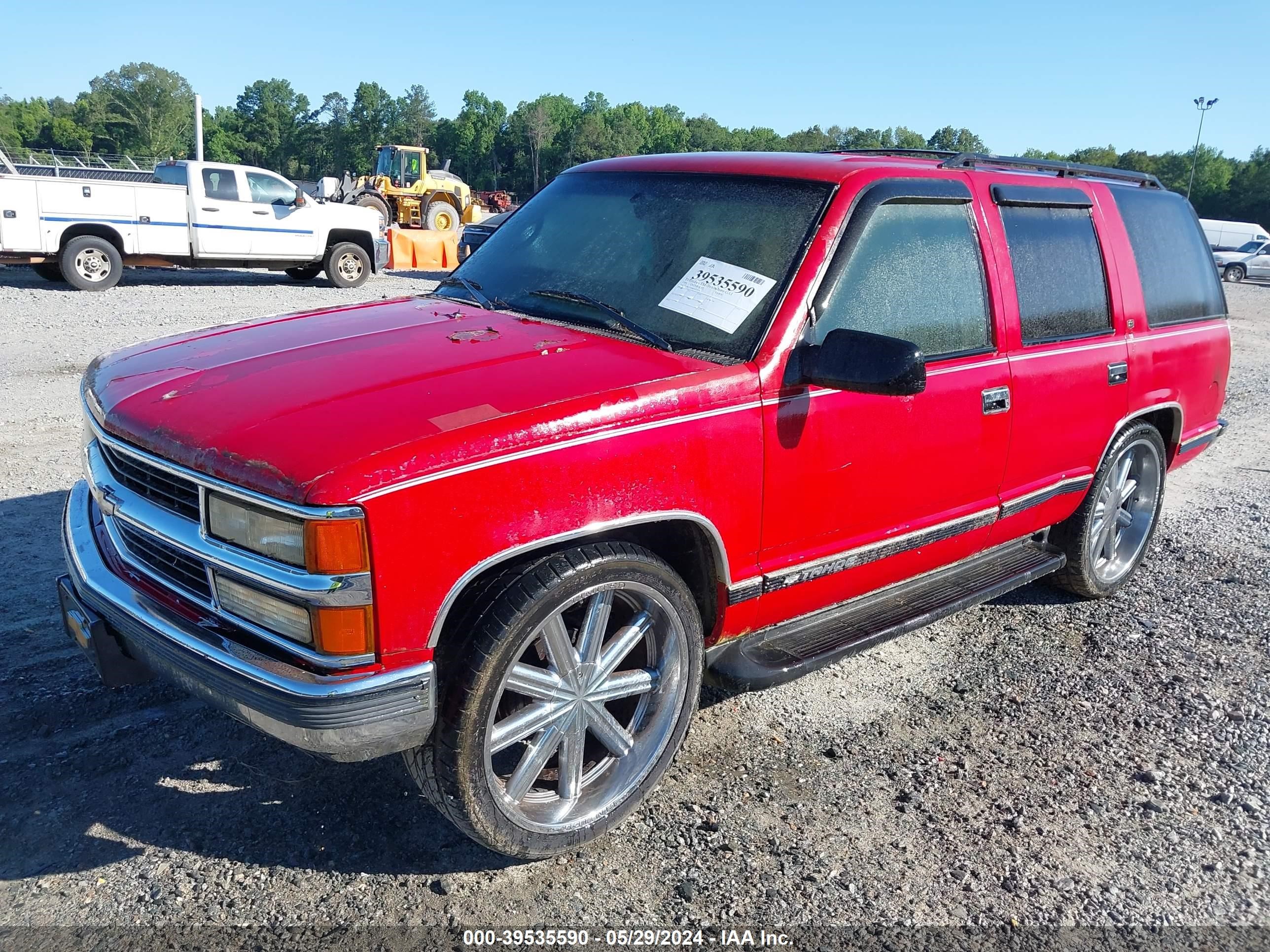 Photo 1 VIN: 1GNEC13R6XR120511 - CHEVROLET TAHOE 