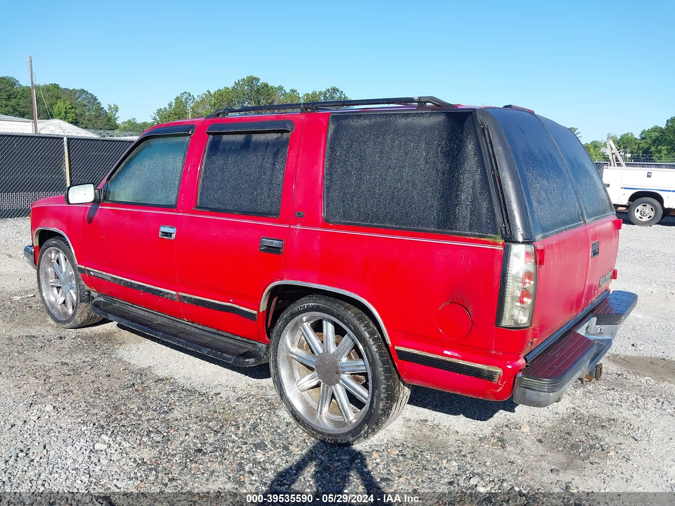 Photo 2 VIN: 1GNEC13R6XR120511 - CHEVROLET TAHOE 