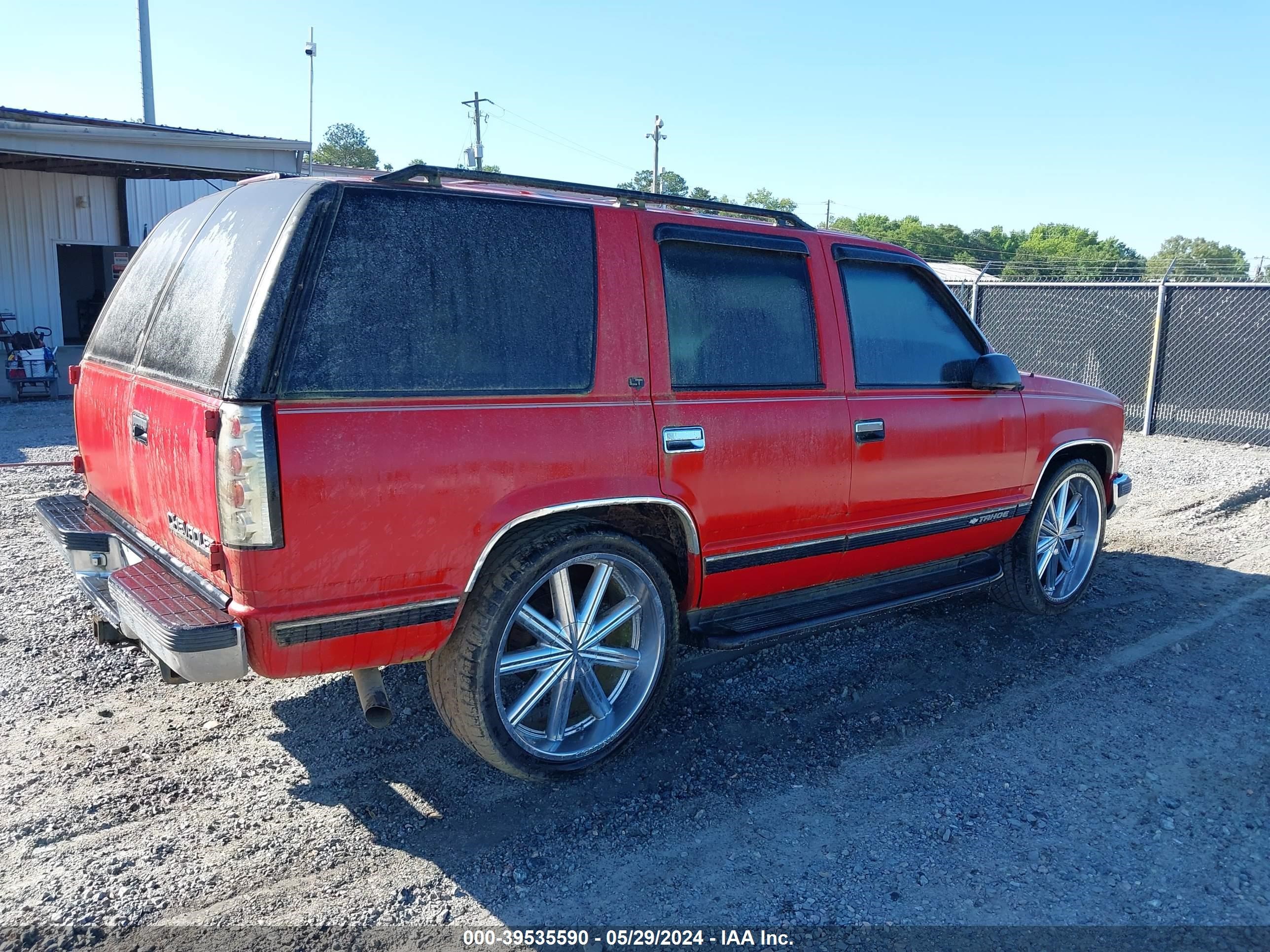 Photo 3 VIN: 1GNEC13R6XR120511 - CHEVROLET TAHOE 