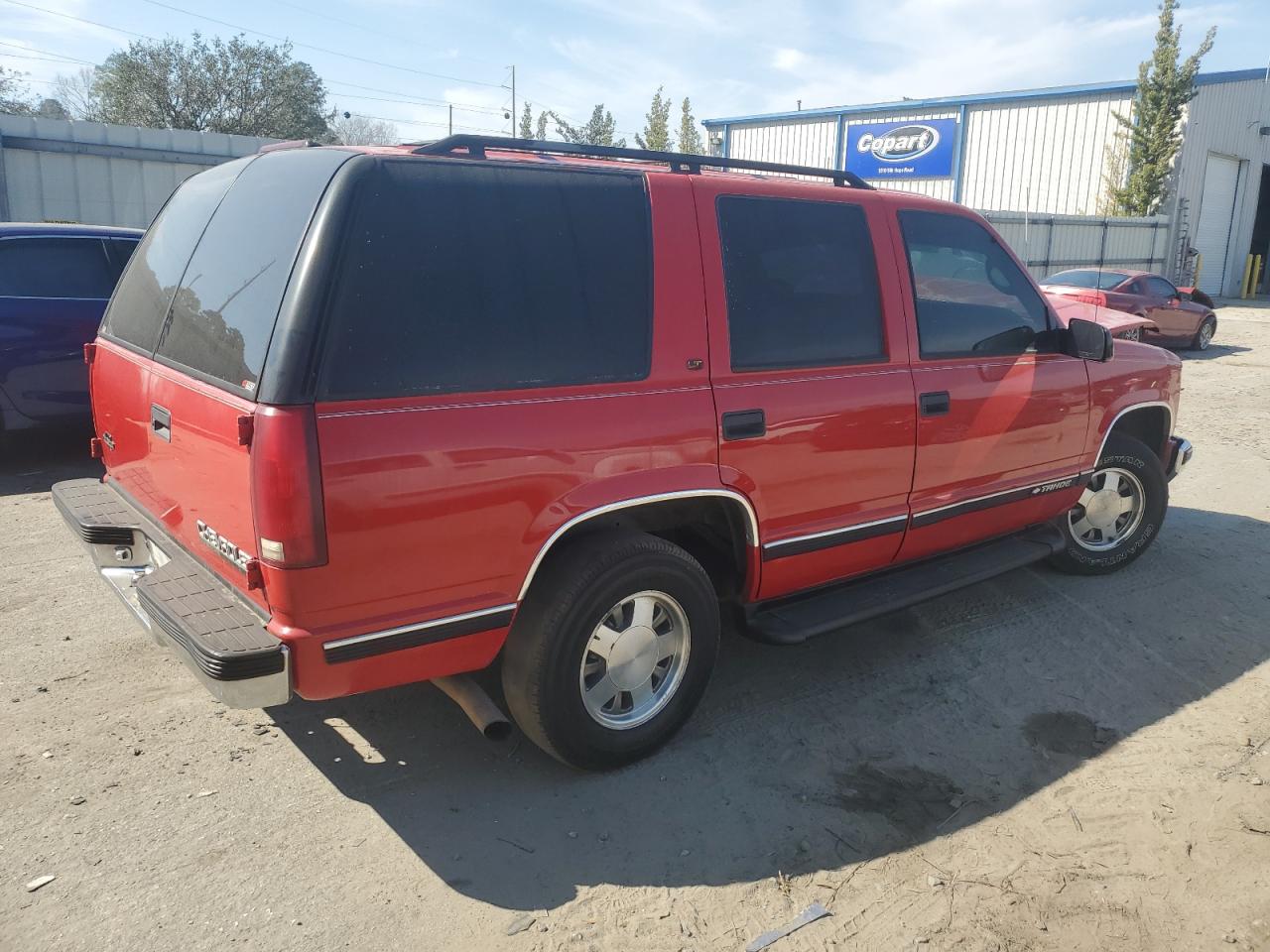 Photo 2 VIN: 1GNEC13R7XJ570716 - CHEVROLET TAHOE 