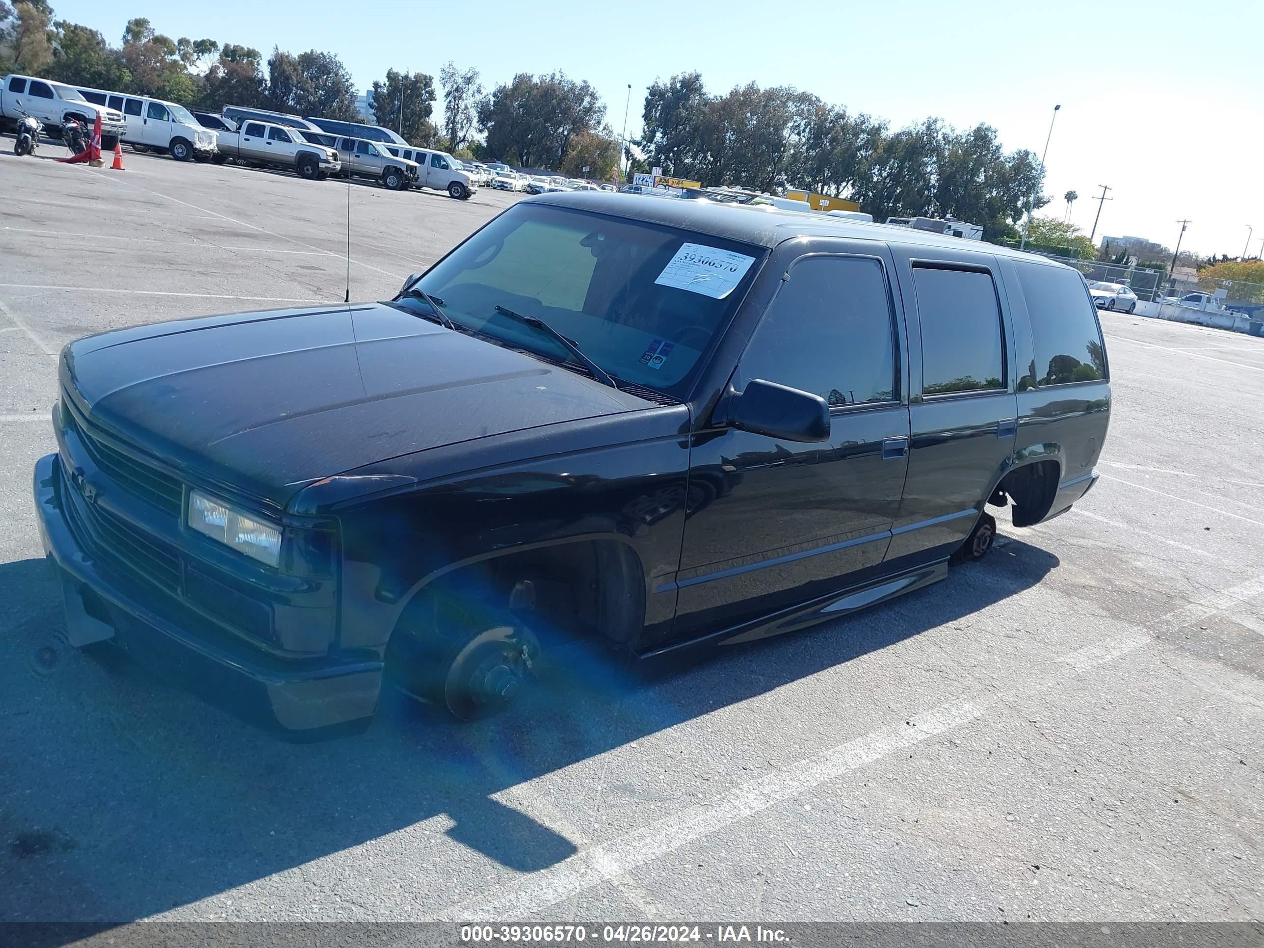 Photo 1 VIN: 1GNEC13R8YR114615 - CHEVROLET TAHOE 