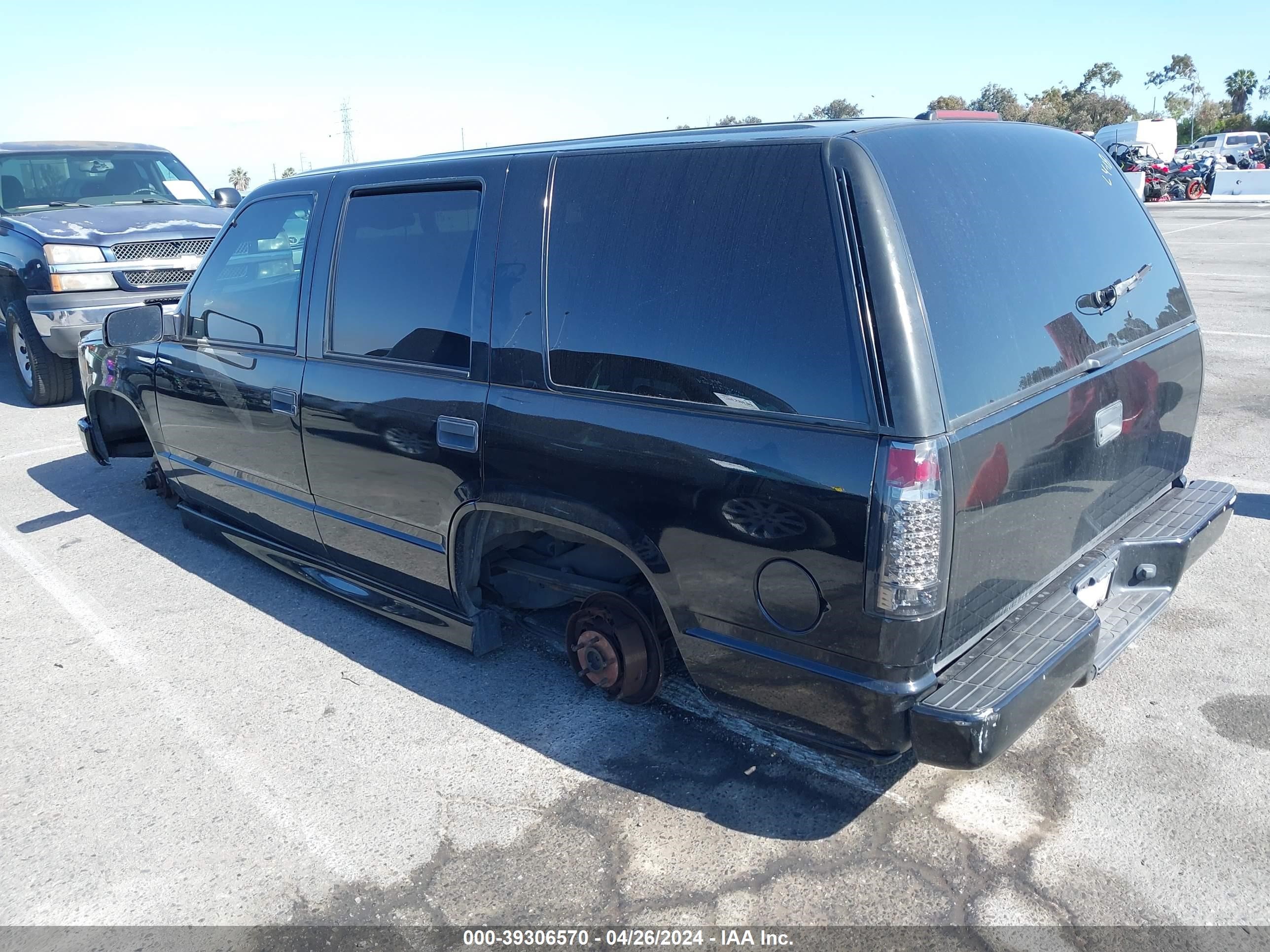 Photo 2 VIN: 1GNEC13R8YR114615 - CHEVROLET TAHOE 