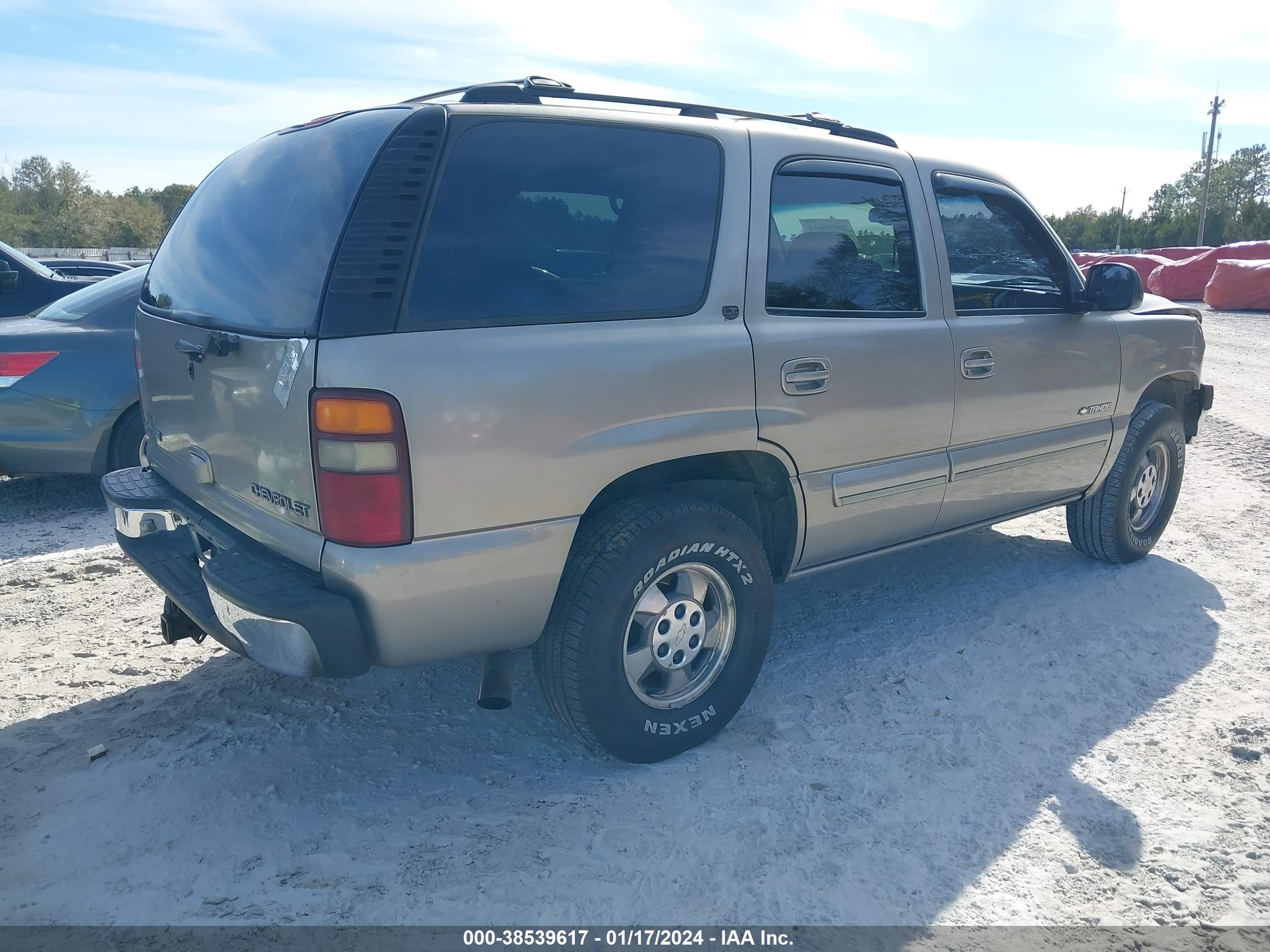 Photo 3 VIN: 1GNEC13T0YJ133881 - CHEVROLET TAHOE 