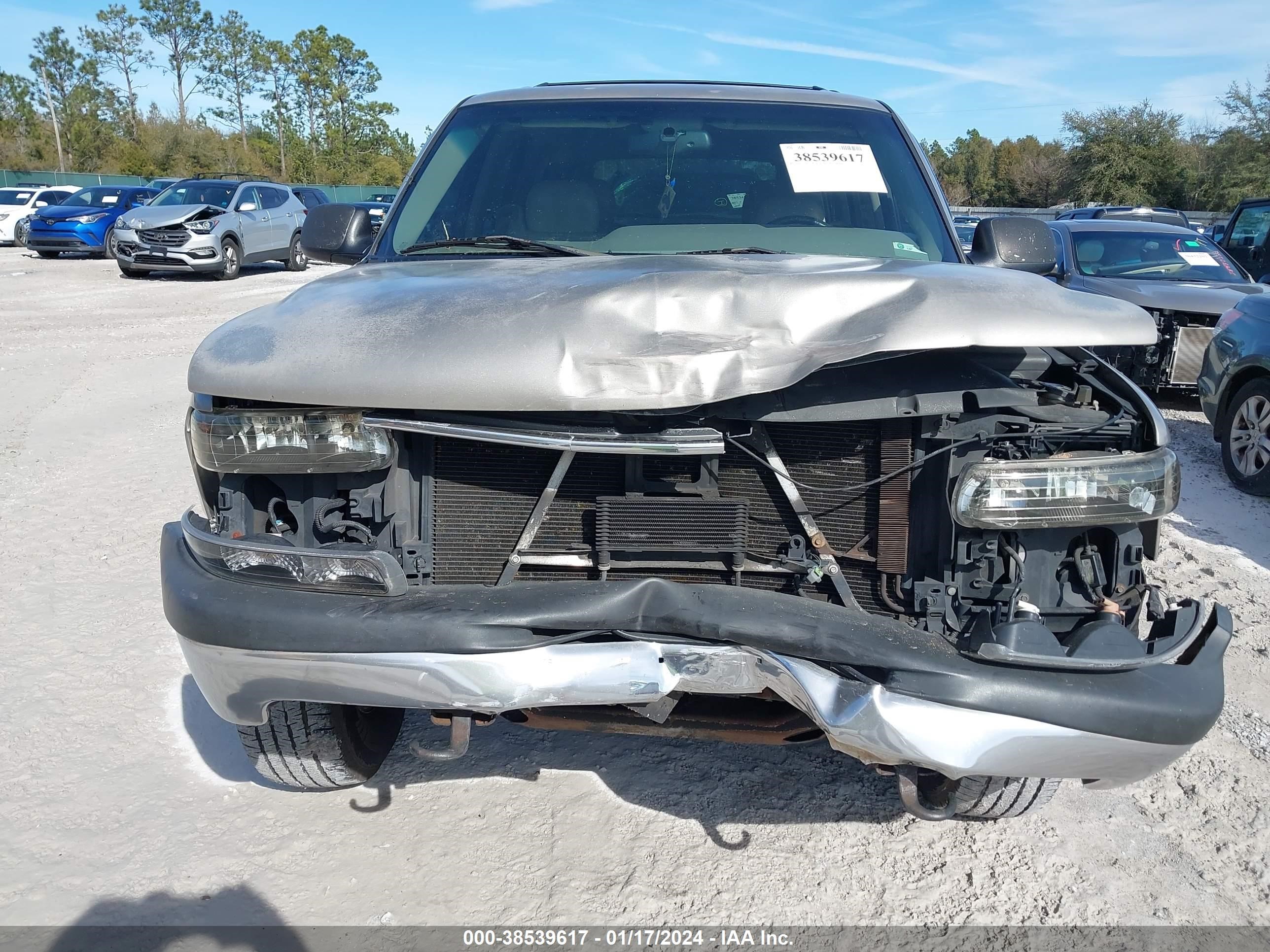 Photo 5 VIN: 1GNEC13T0YJ133881 - CHEVROLET TAHOE 