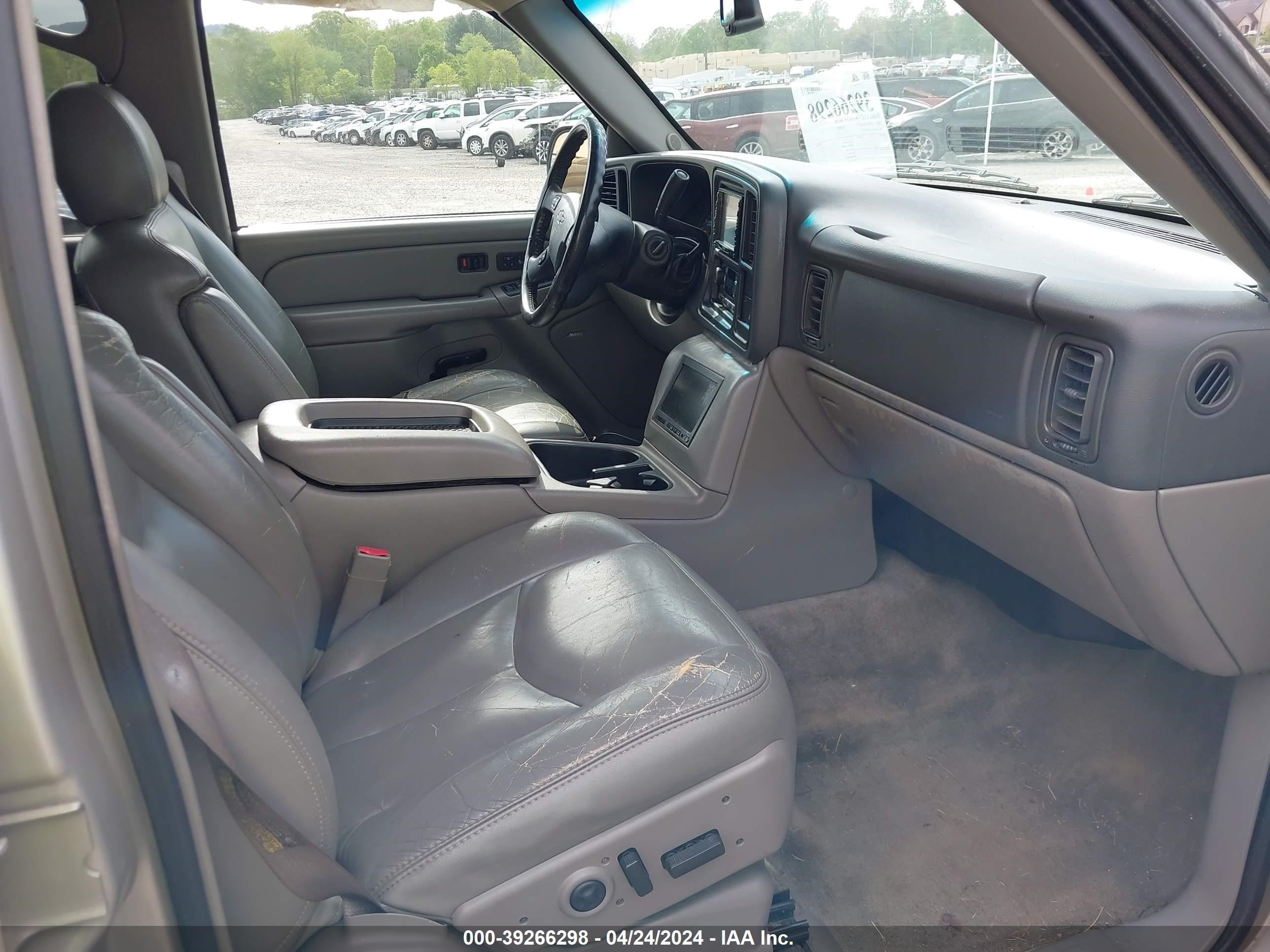 Photo 4 VIN: 1GNEC13T15R173321 - CHEVROLET TAHOE 