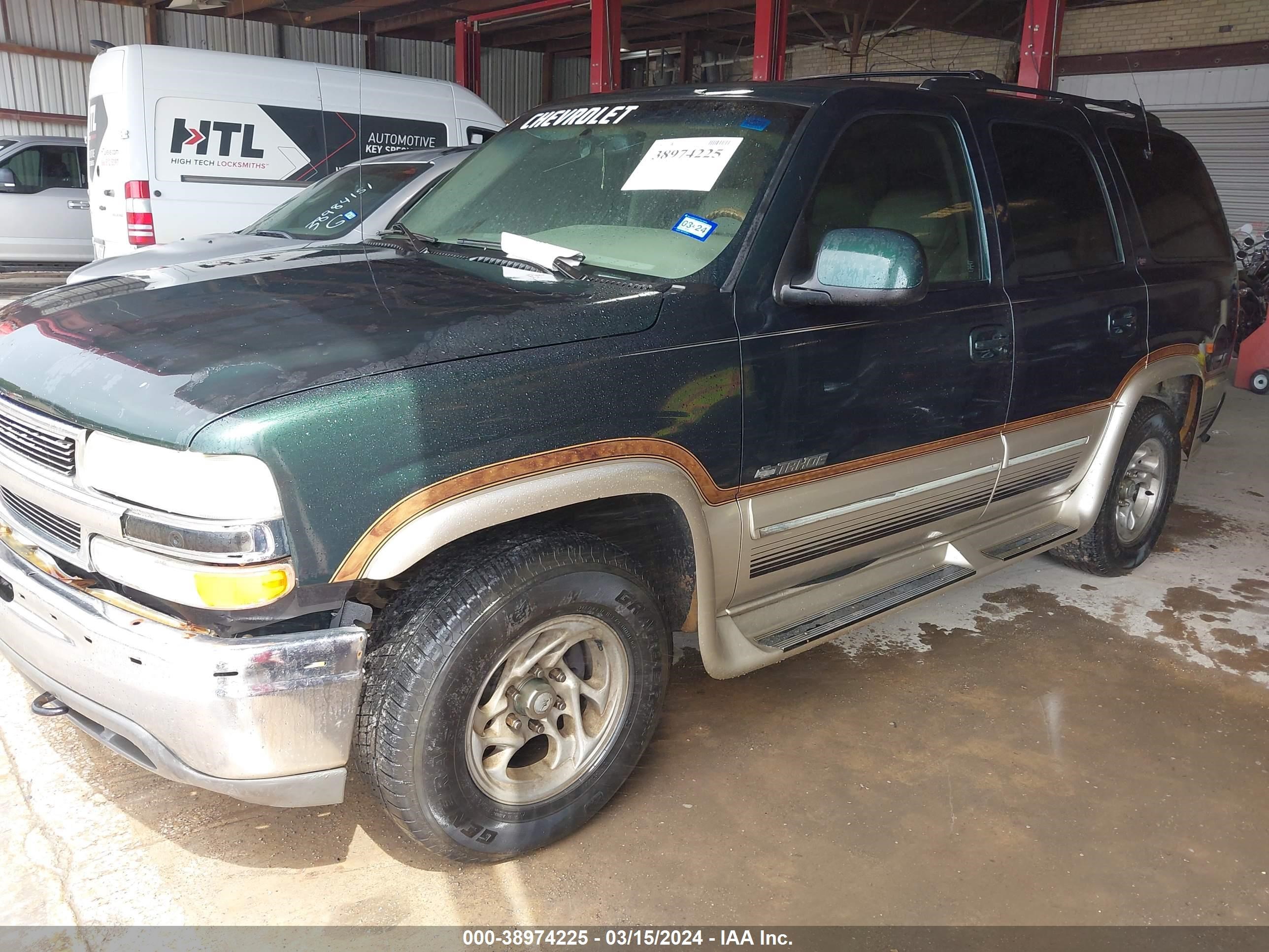 Photo 1 VIN: 1GNEC13T21R197590 - CHEVROLET TAHOE 