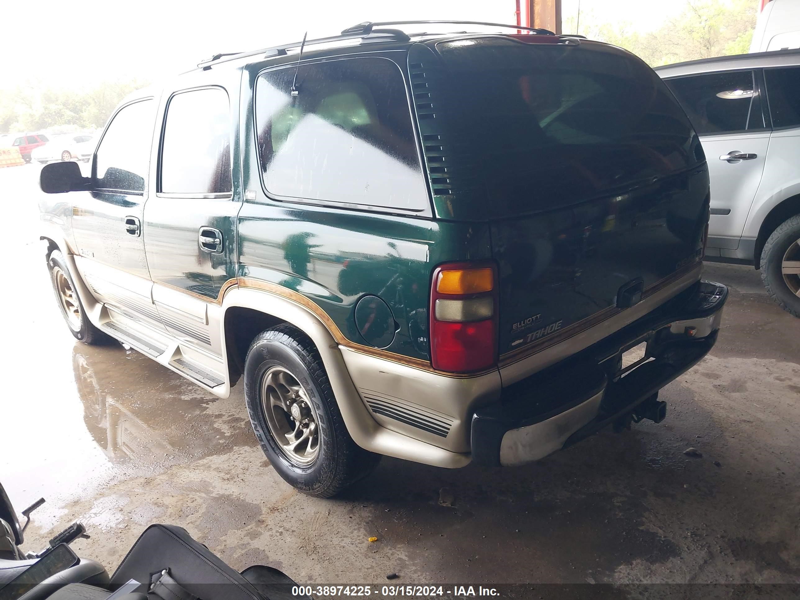 Photo 2 VIN: 1GNEC13T21R197590 - CHEVROLET TAHOE 