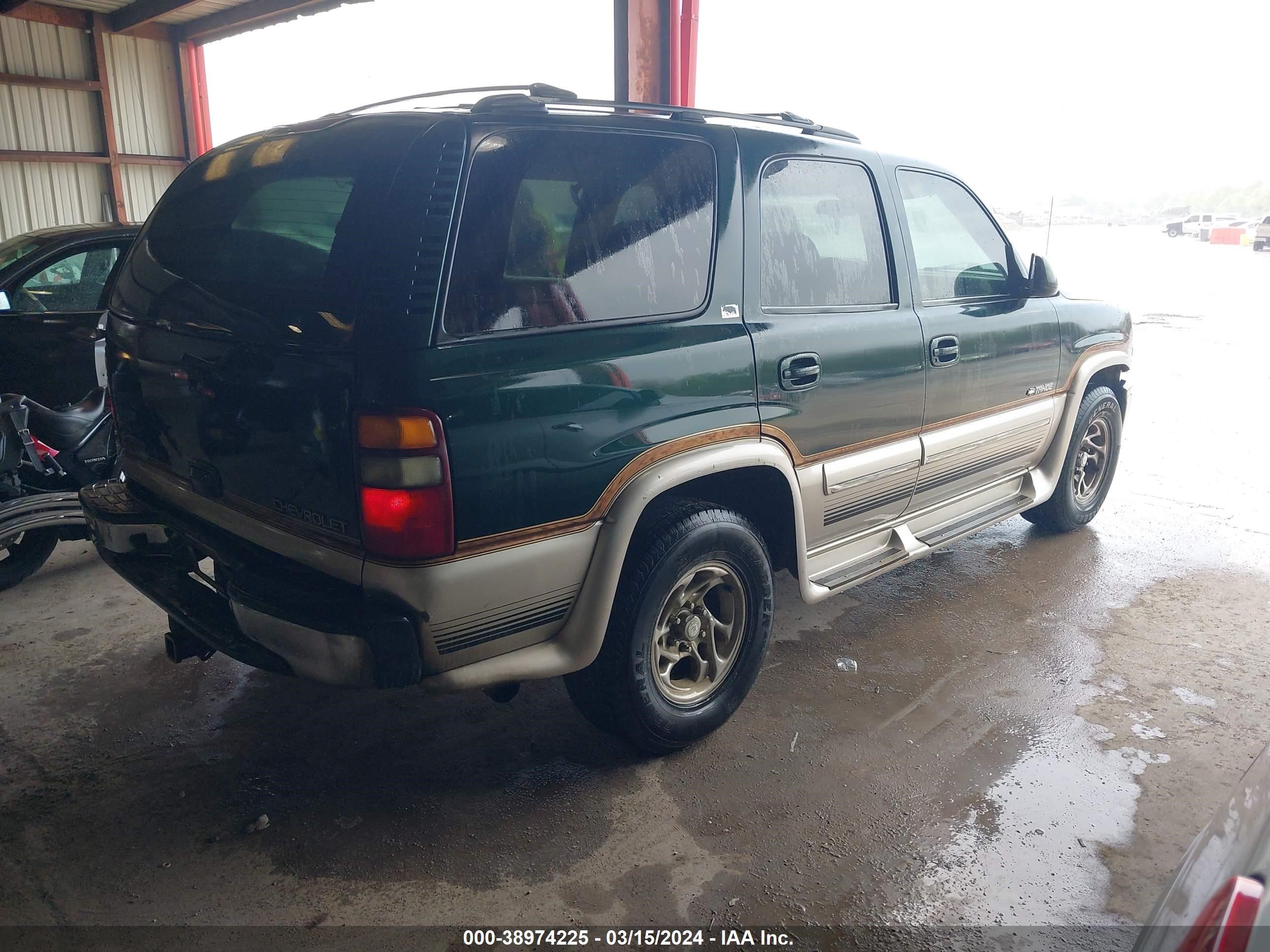 Photo 3 VIN: 1GNEC13T21R197590 - CHEVROLET TAHOE 