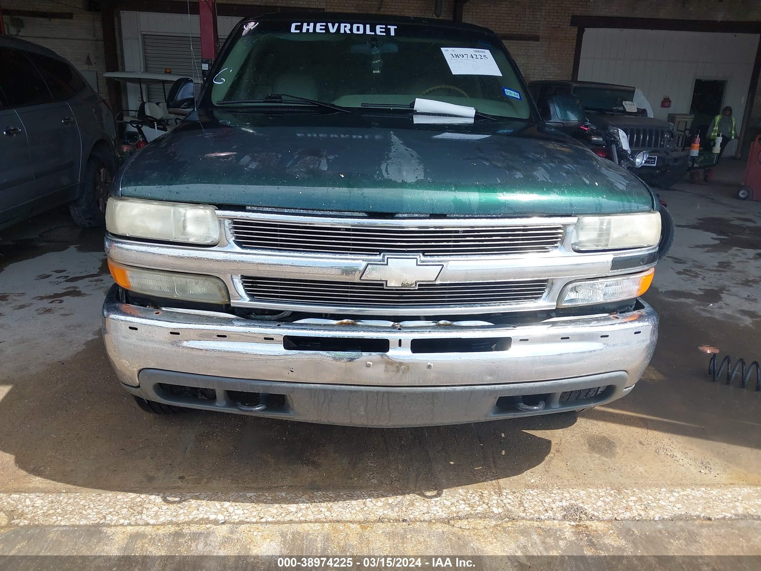 Photo 5 VIN: 1GNEC13T21R197590 - CHEVROLET TAHOE 