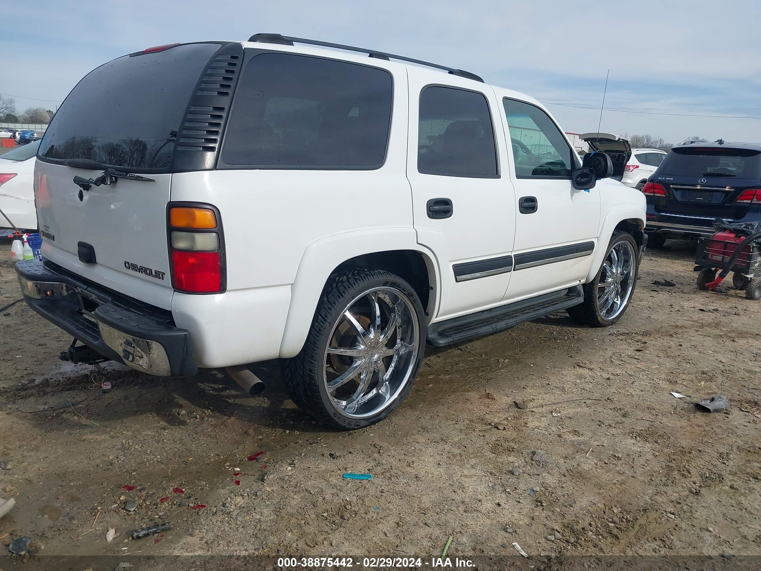 Photo 3 VIN: 1GNEC13T25R165180 - CHEVROLET TAHOE 