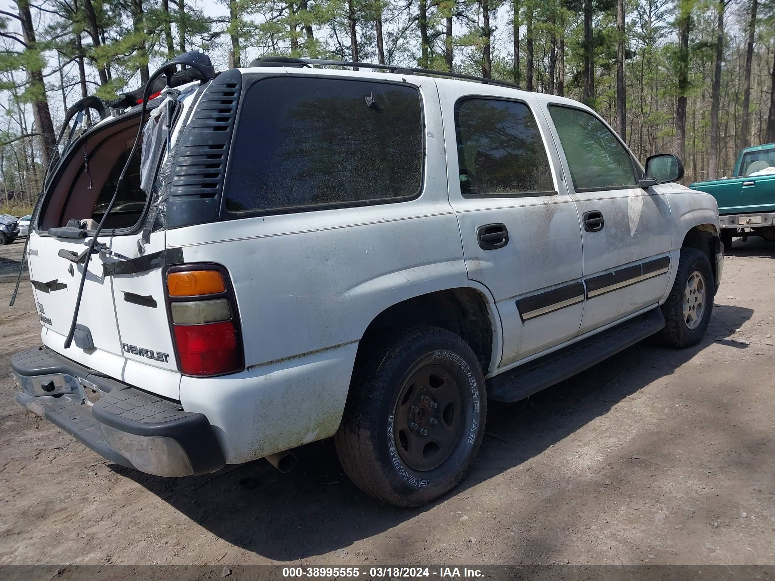 Photo 3 VIN: 1GNEC13T45R149000 - CHEVROLET TAHOE 