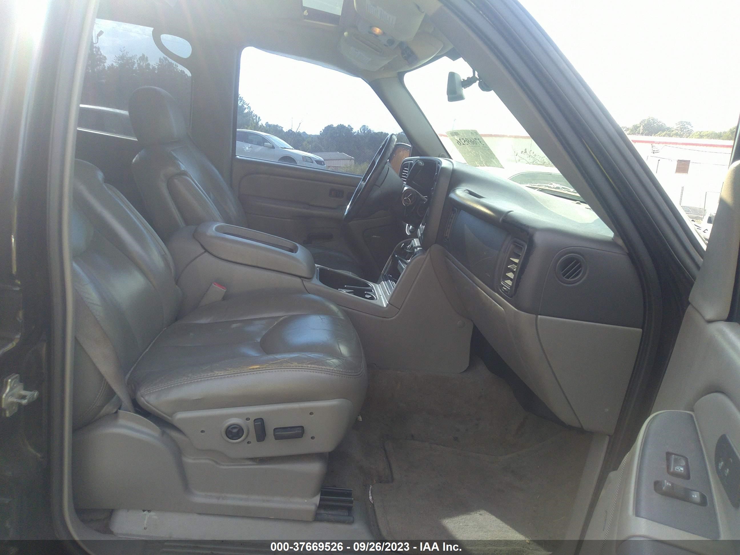 Photo 4 VIN: 1GNEC13T45R228246 - CHEVROLET TAHOE 