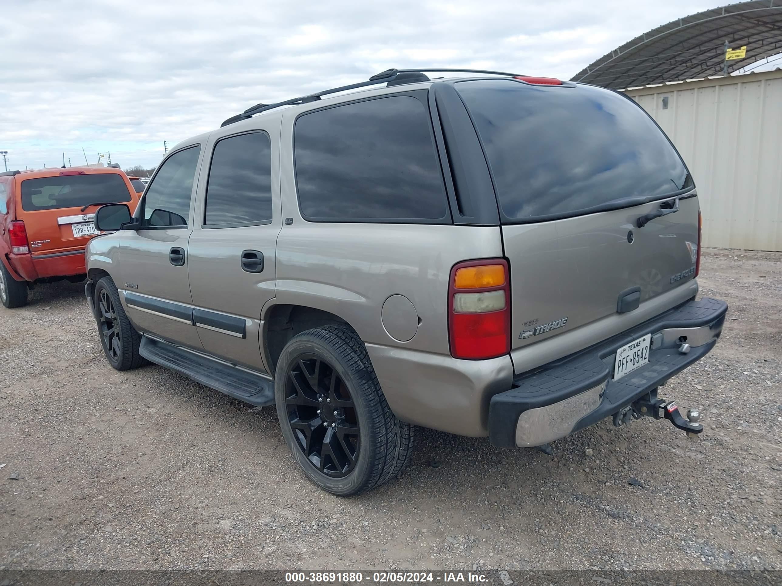 Photo 2 VIN: 1GNEC13T51R131728 - CHEVROLET TAHOE 