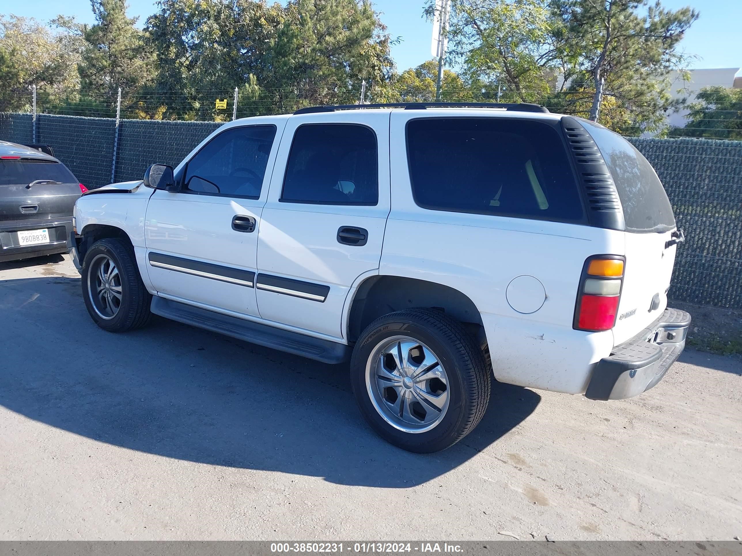 Photo 2 VIN: 1GNEC13T55R228952 - CHEVROLET TAHOE 