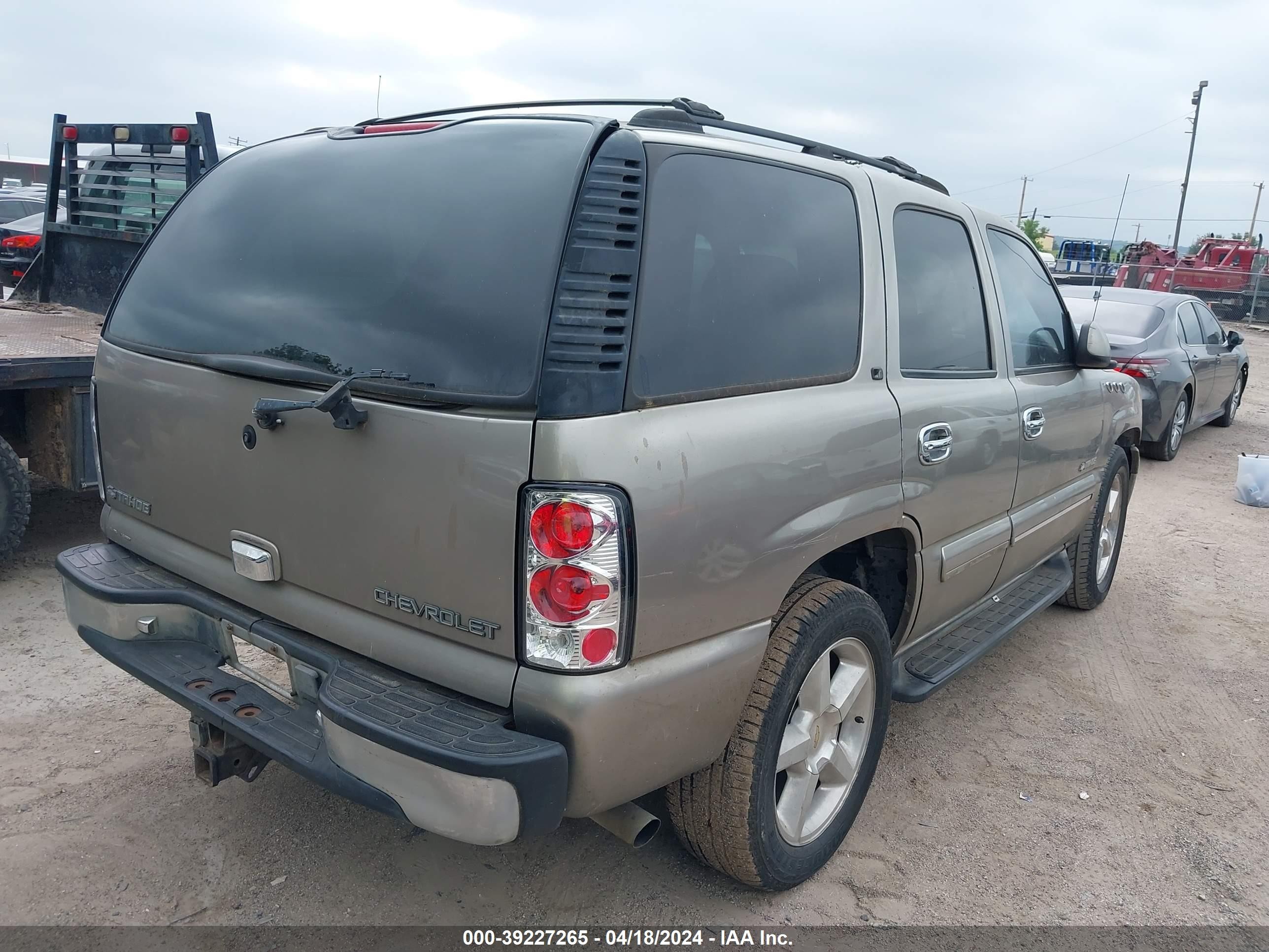 Photo 3 VIN: 1GNEC13T61J122079 - CHEVROLET TAHOE 