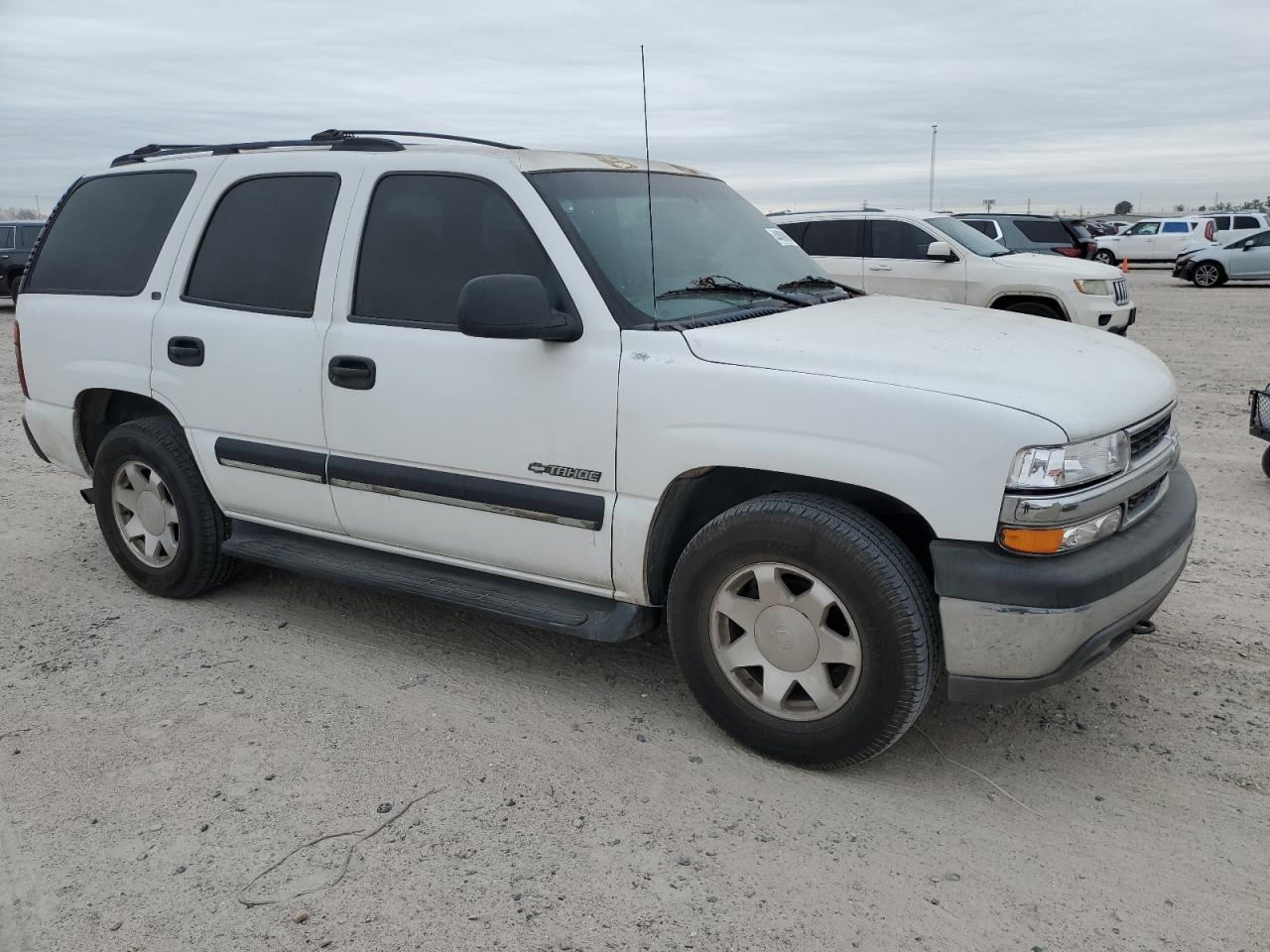 Photo 3 VIN: 1GNEC13T61J138153 - CHEVROLET TAHOE 