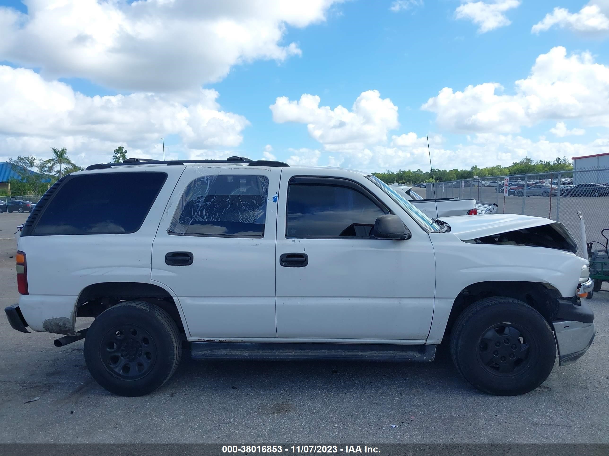 Photo 12 VIN: 1GNEC13T81R174105 - CHEVROLET TAHOE 