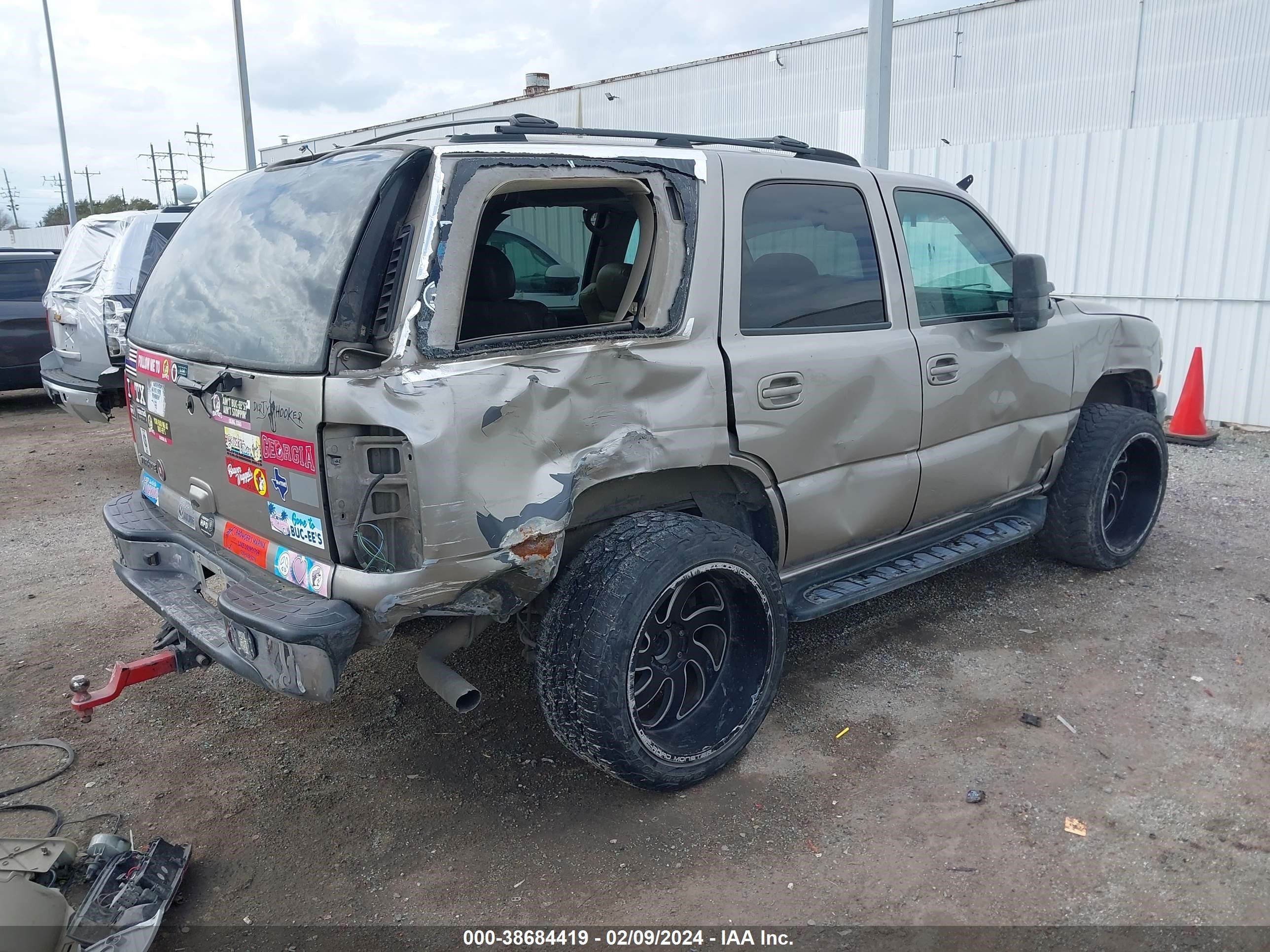 Photo 3 VIN: 1GNEC13T81R180969 - CHEVROLET TAHOE 