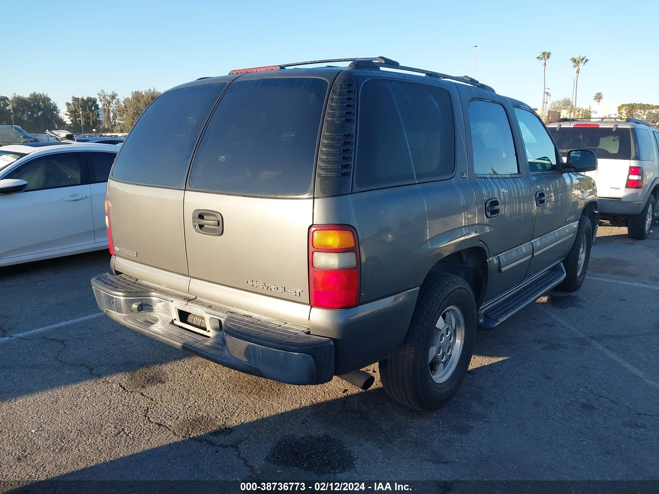 Photo 3 VIN: 1GNEC13T82R152090 - CHEVROLET TAHOE 