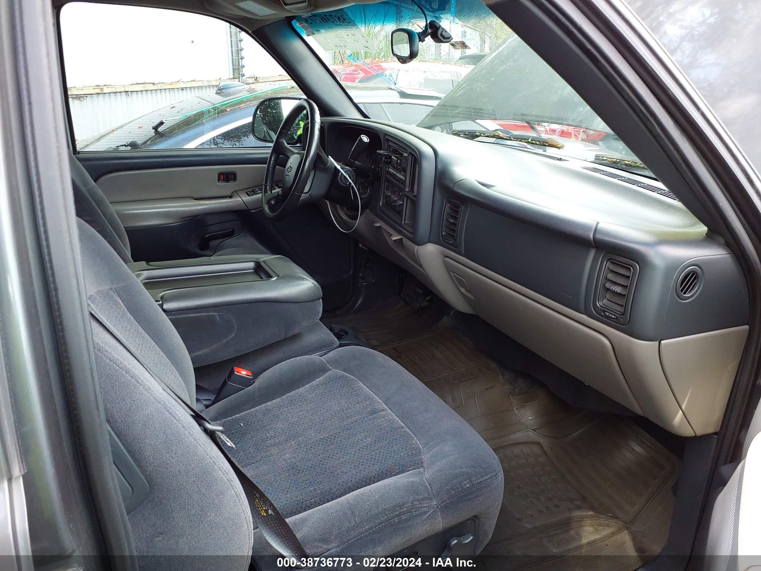 Photo 4 VIN: 1GNEC13T82R152090 - CHEVROLET TAHOE 