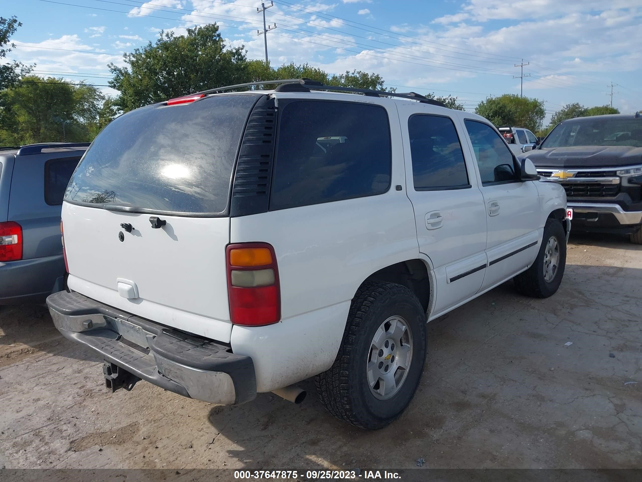 Photo 3 VIN: 1GNEC13TX1R195604 - CHEVROLET TAHOE 