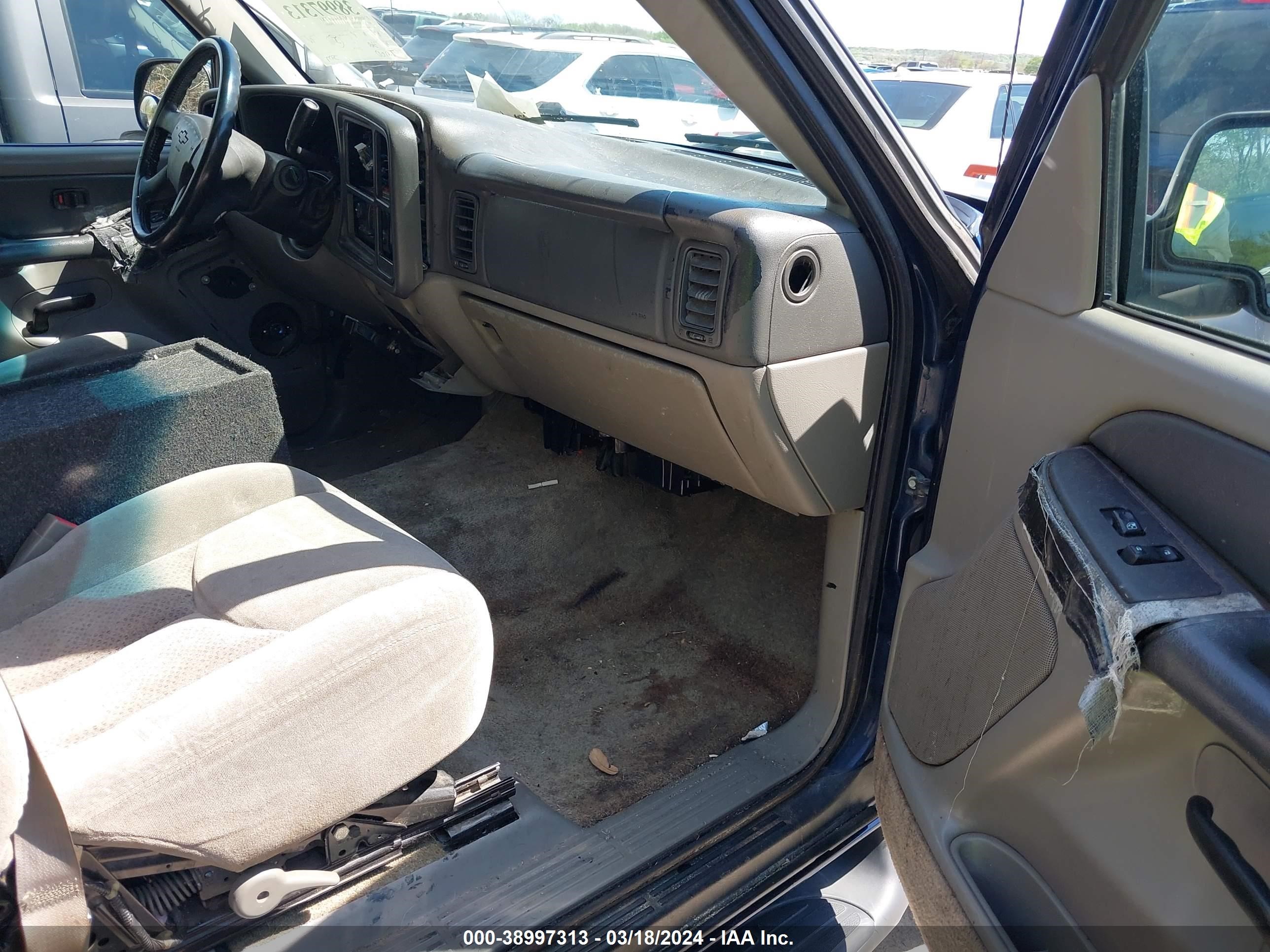 Photo 4 VIN: 1GNEC13V13R157828 - CHEVROLET TAHOE 