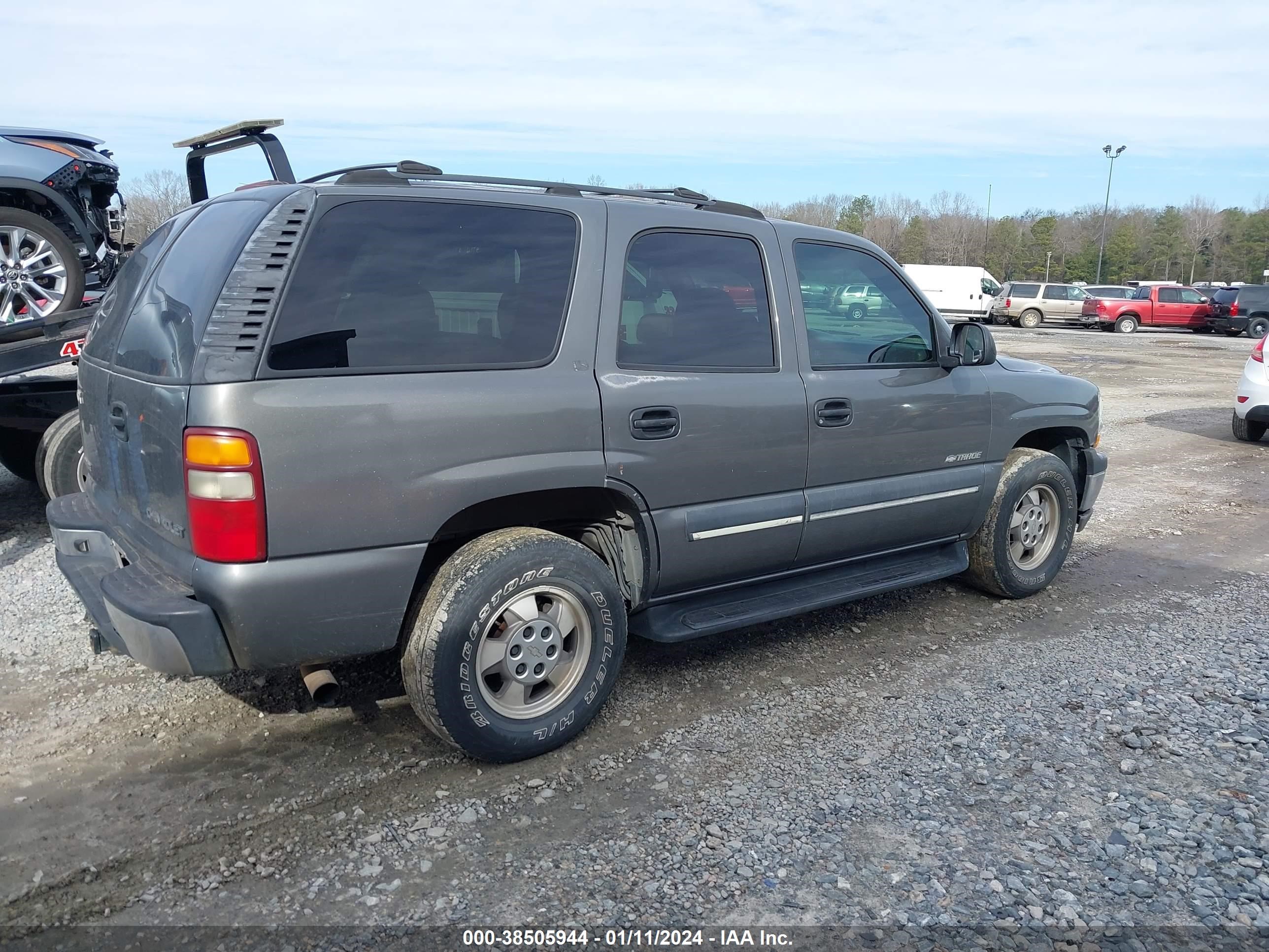 Photo 3 VIN: 1GNEC13V52J294896 - CHEVROLET TAHOE 